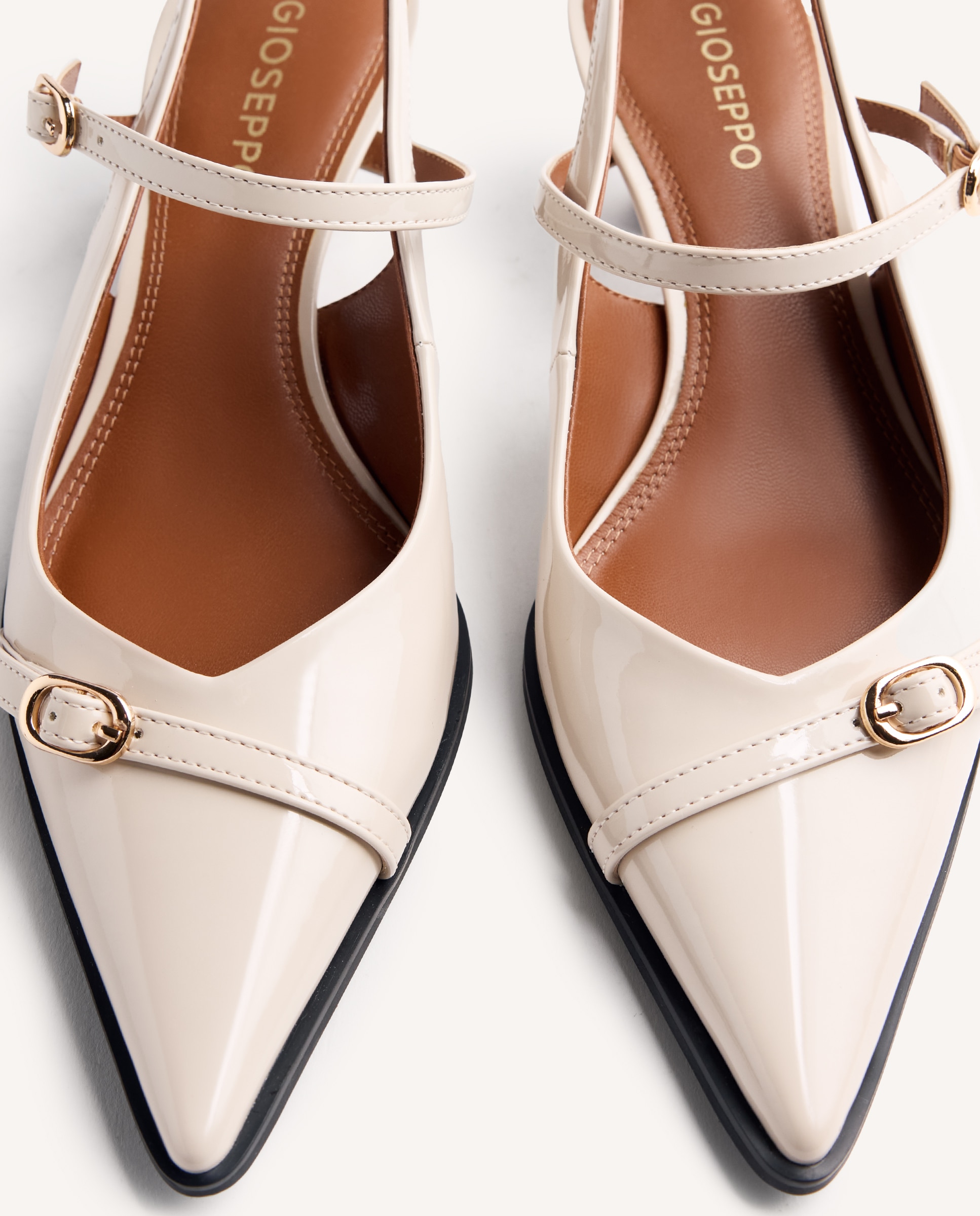 Imagen 3 de Zapatos de salón de mujer destalonados con acabado en efecto charol y detalle de hebillas - Nude Nude