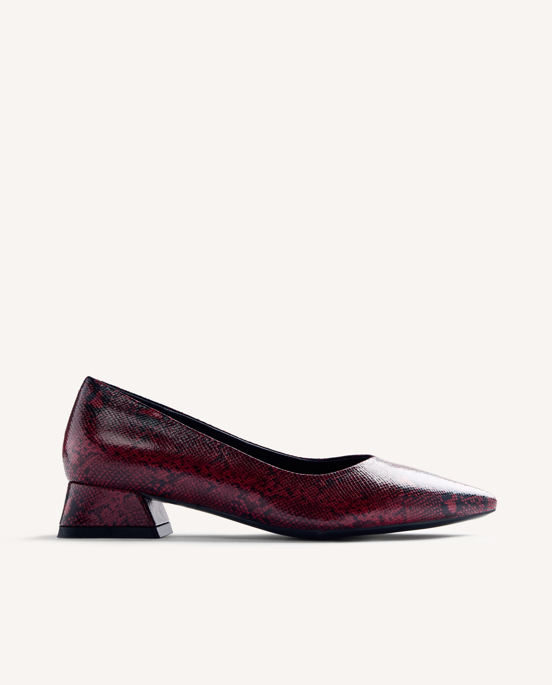 Zapatos de salón de mujer con acabado en efecto serpiente y punta afilada
