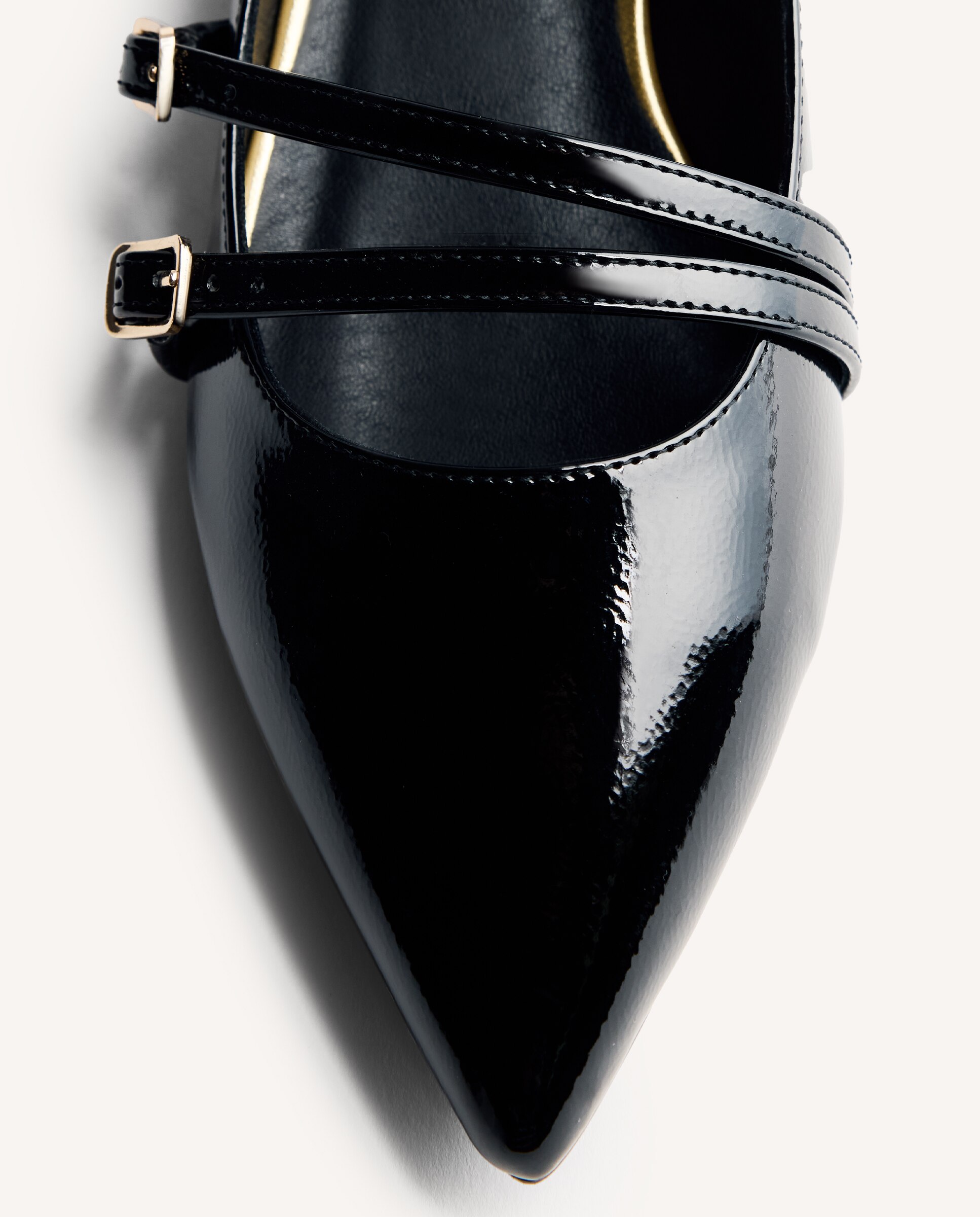 Imagen 5 de Zapatos de salón de mujer con acabado en efecto charol con tiras - Negro Negro