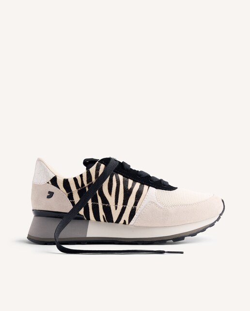Imagen 0 de Zapatillas deportivas de mujer de piel serraje con estampado animal tipo pelo con acentos de color y piezas craqueladas