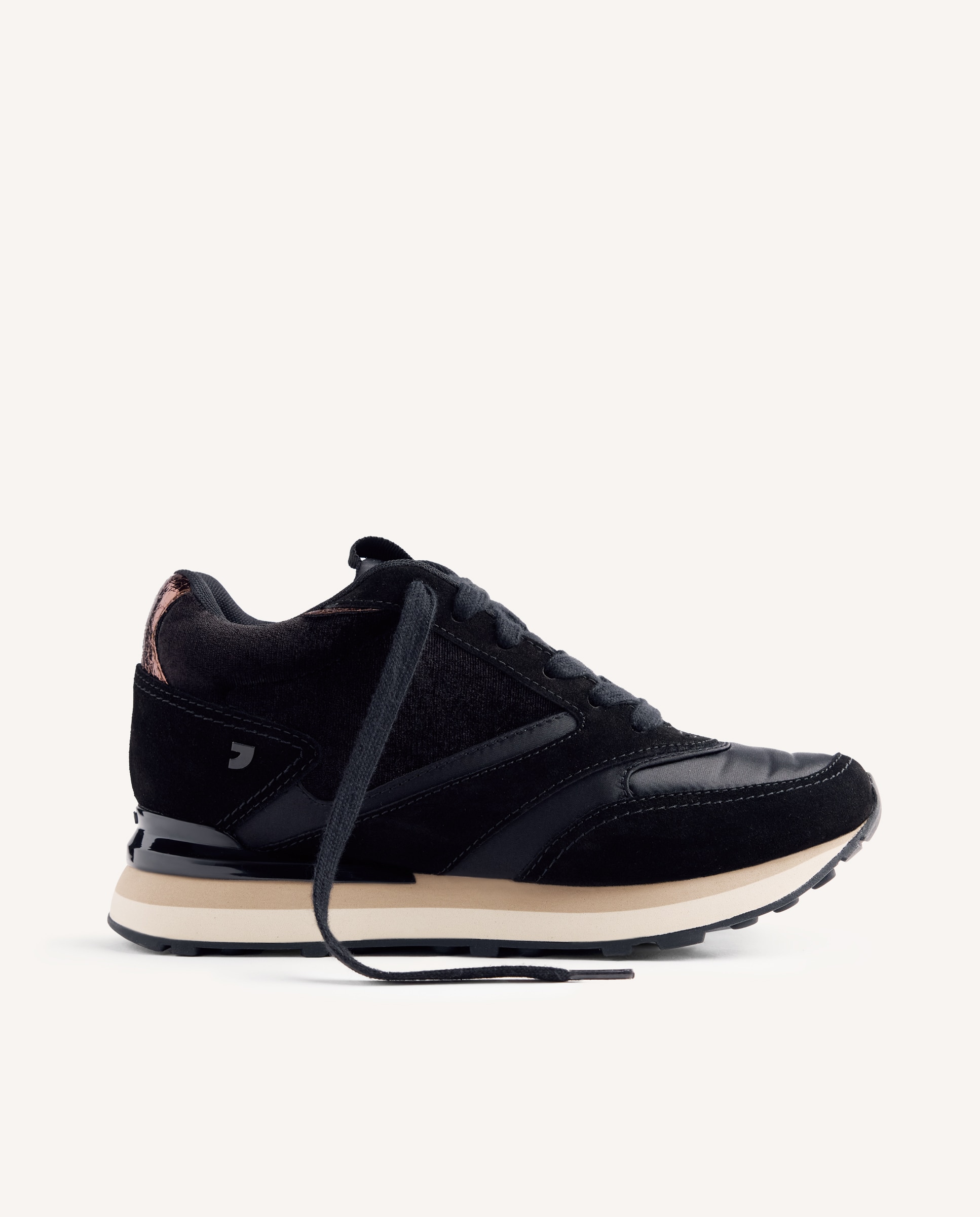 Zapatillas deportivas de mujer de piel serraje con piezas satinadas y craquelado metalizado - Gioseppo - Negro Negro-1