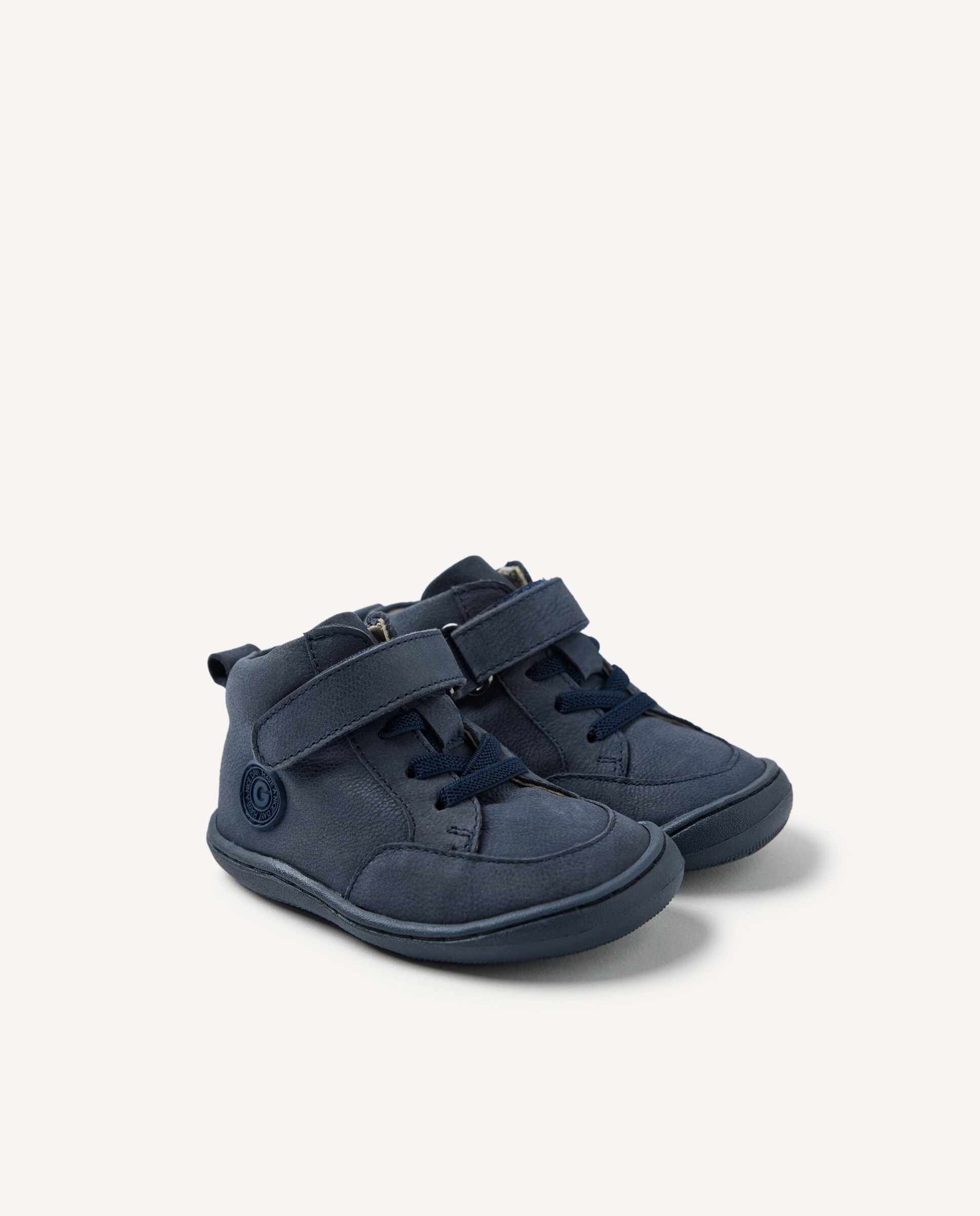 Imagen 2 de Botas de bebé niño de piel con cordones elásticos y cierre ajustable barefoot - Gioseppo - Marino Marino