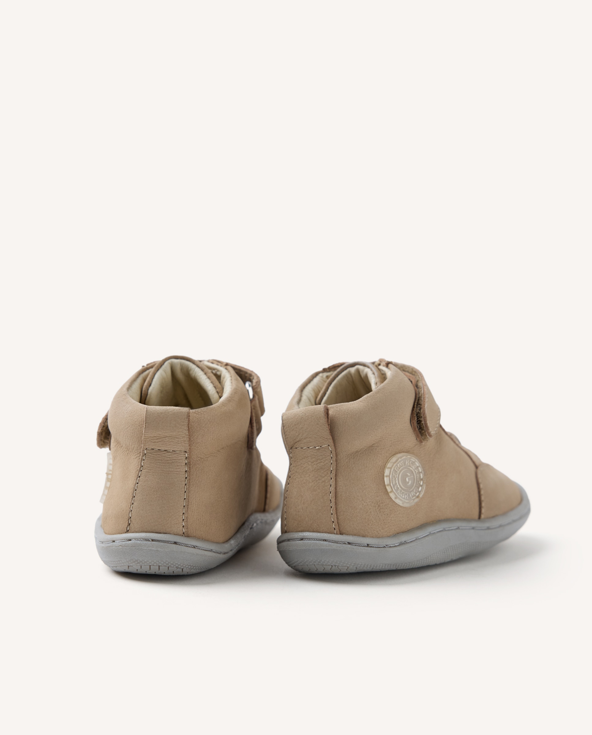 Imagen 4 de Botas de bebé niño de piel con cordones elásticos y cierre ajustable barefoot - Gioseppo - Beige Beige
