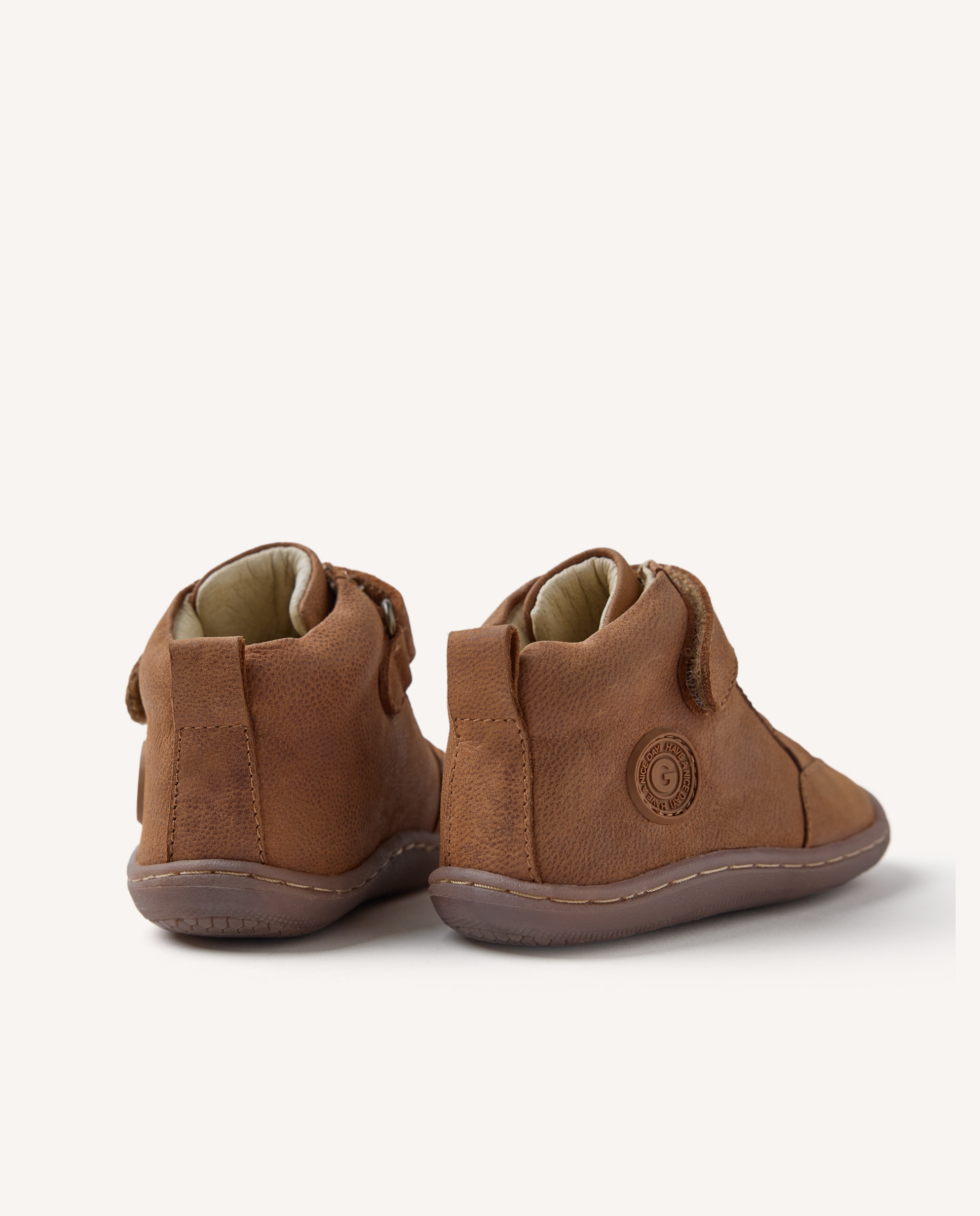 Imagen 4 de Botas de bebé niño de piel con cordones elásticos y cierre ajustable barefoot - Gioseppo - Cuero Cuero