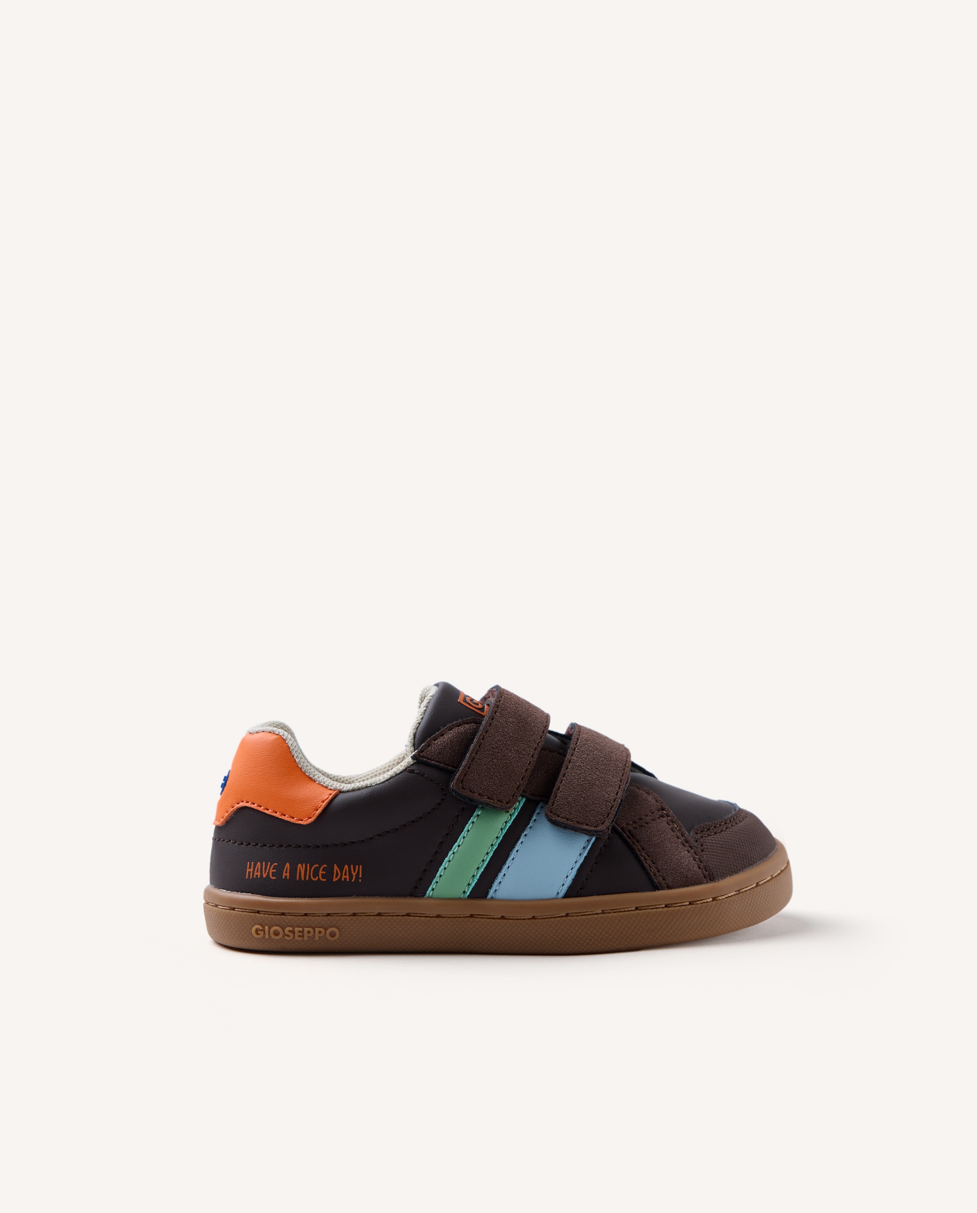 Zapatillas deportivas de bebé niño con contrastes de color y doble cierre barefoot - Gioseppo - Marrón Marrón-1