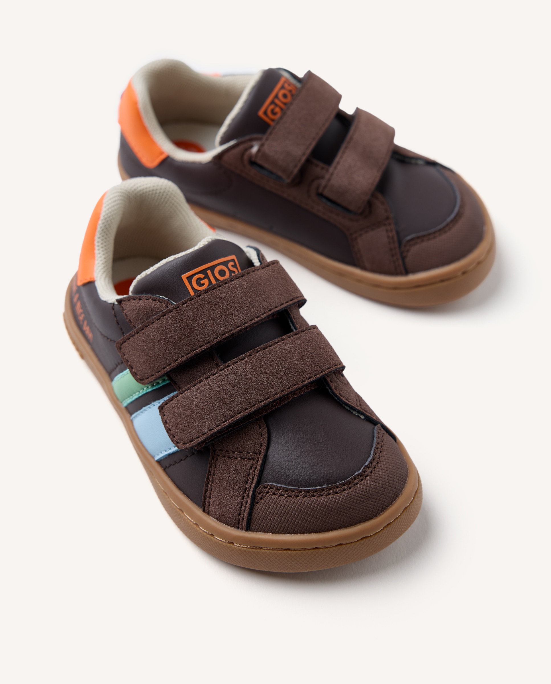 Zapatillas deportivas de bebé niño con contrastes de color y doble cierre barefoot - Gioseppo - Marrón Marrón-3