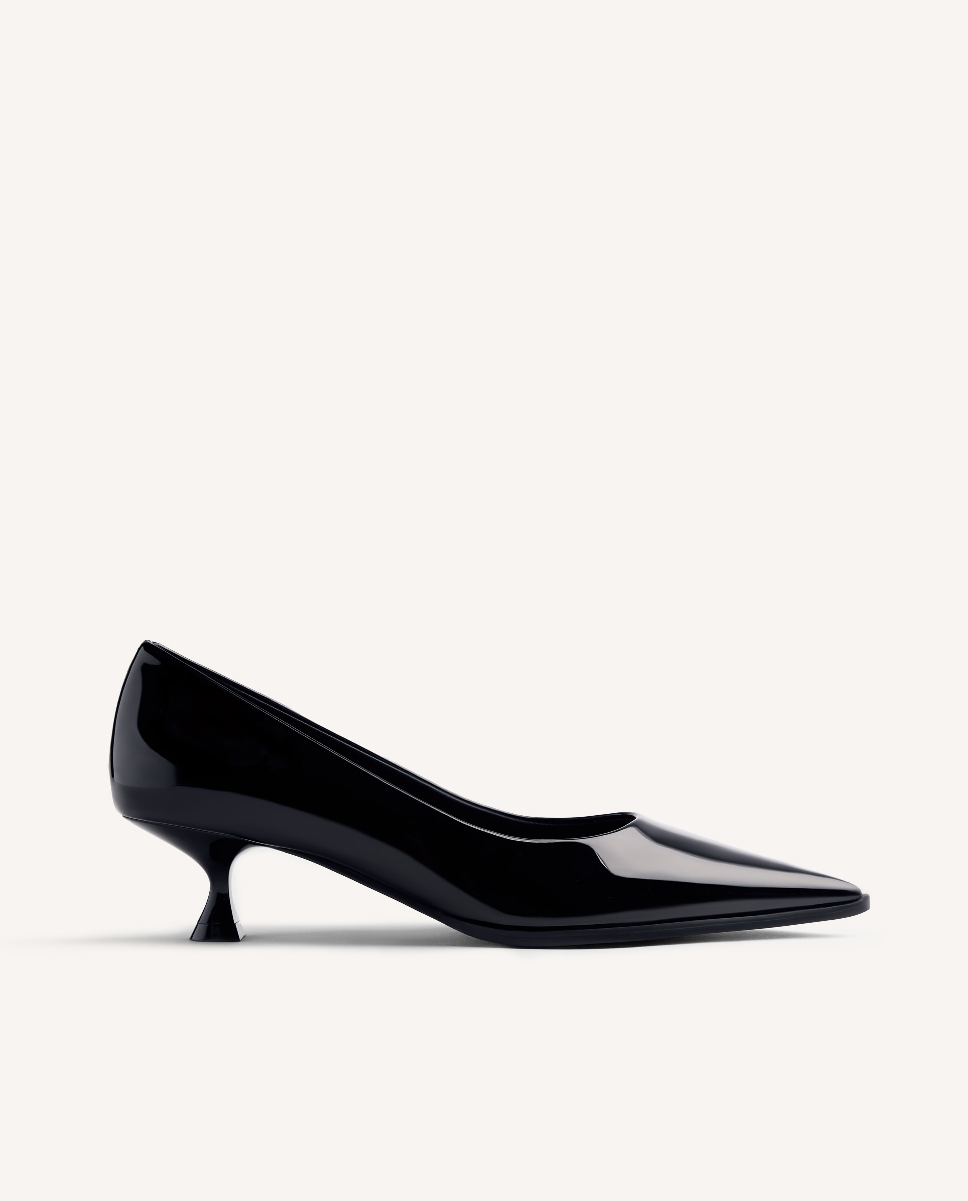 Zapatos de salón de mujer con acabado en efecto charol, punta afilada y tacón tipo carrete - Negro Negro-1