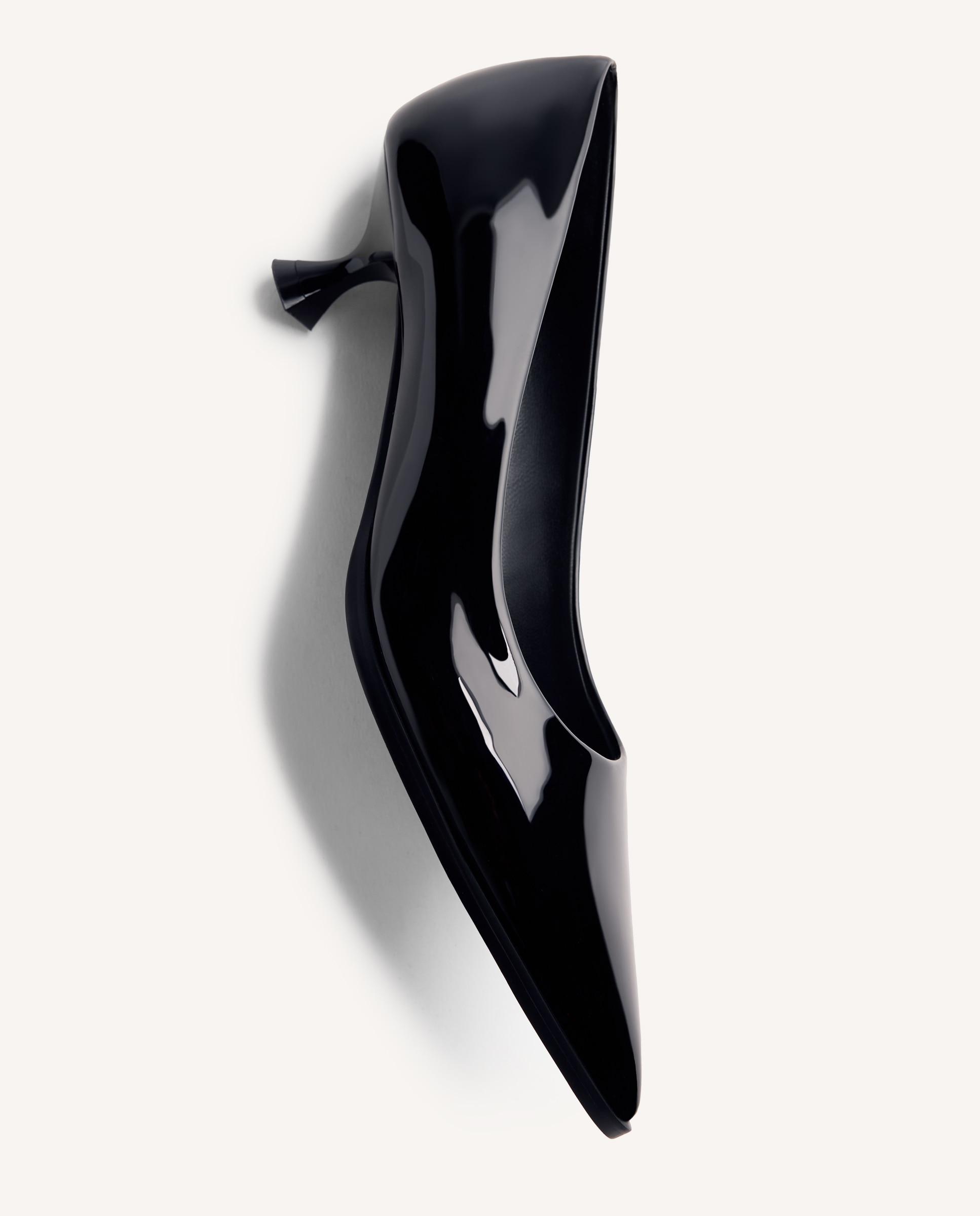 Zapatos de salón de mujer con acabado en efecto charol, punta afilada y tacón tipo carrete - Negro Negro-5