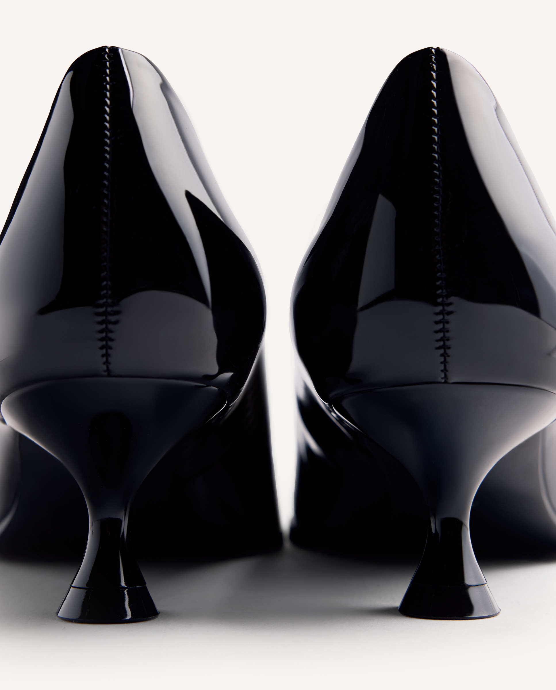 Zapatos de salón de mujer con acabado en efecto charol, punta afilada y tacón tipo carrete - Negro Negro-6