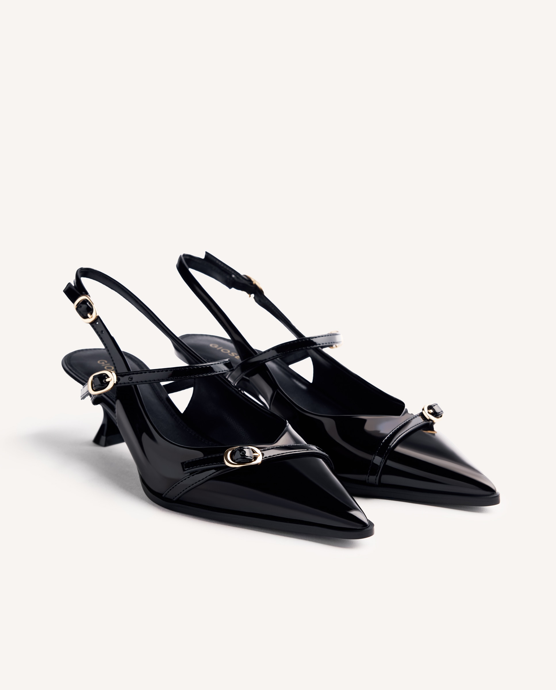 Imagen 4 de Zapatos de salón de mujer destalonados con acabado en efecto charol y detalle de hebillas - Negro Negro