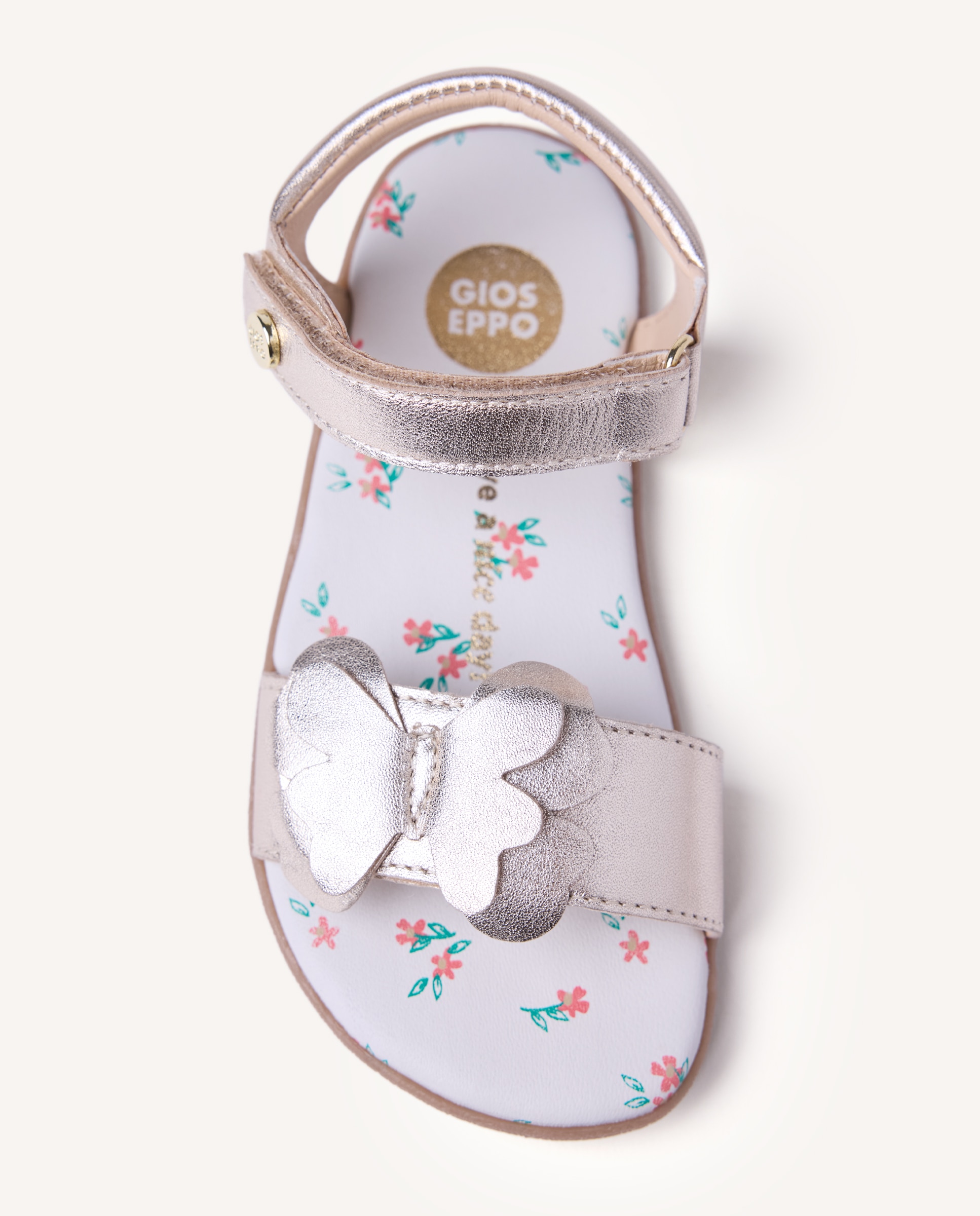 Gioseppo - Sandalias abiertas de niña barefoot de piel con detalle de mariposa.