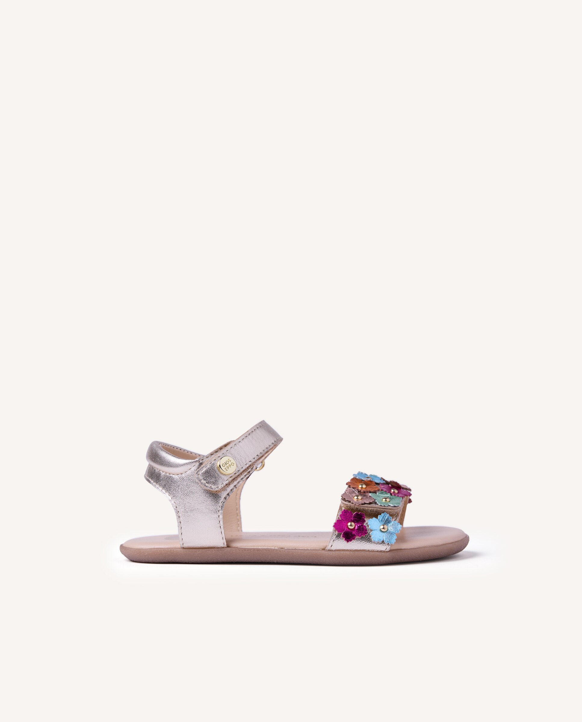 Imagen 0 de Sandalias abiertas de niña barefoot de piel con tachas y detalle bicolor de flores Oro