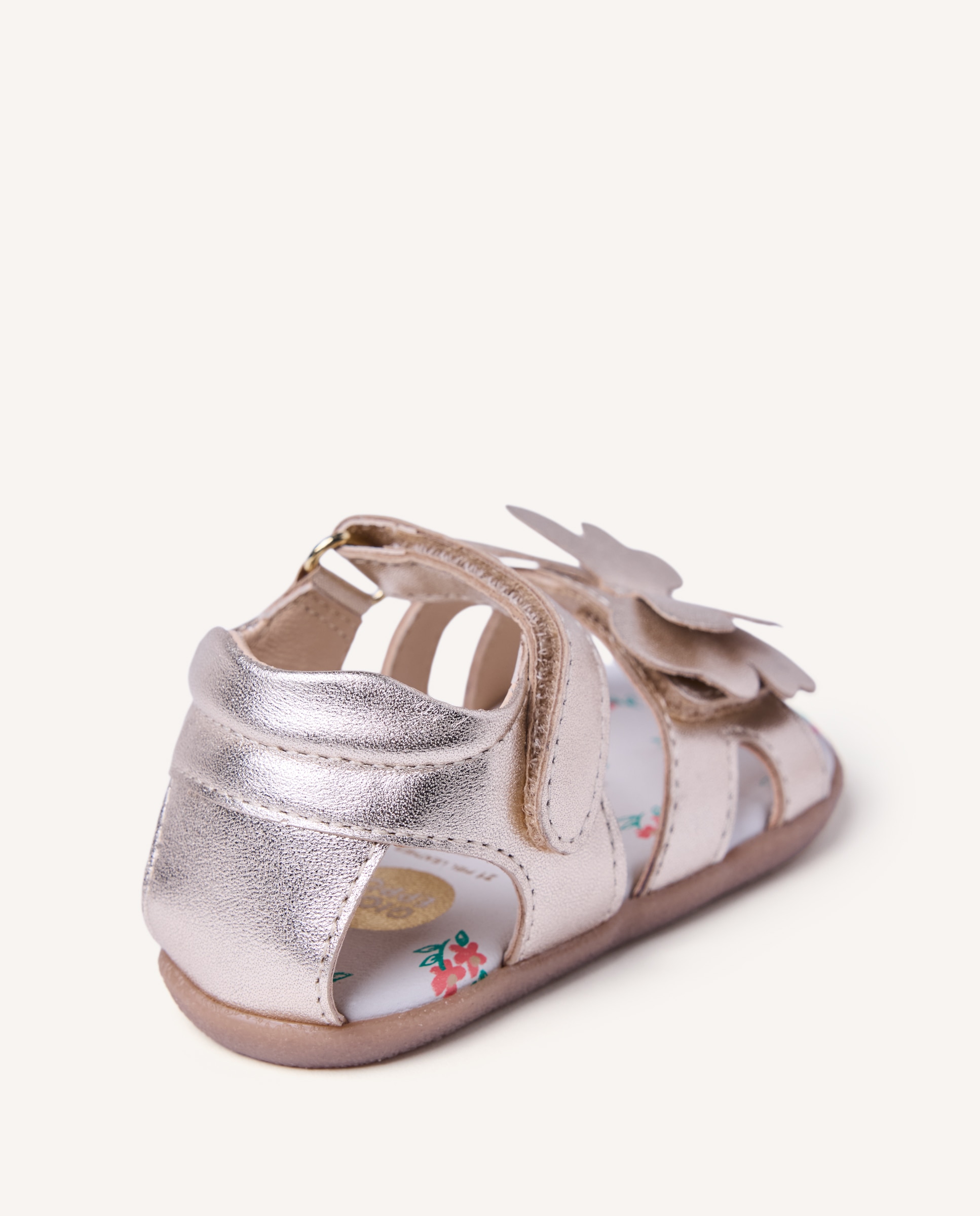 Sandalias abiertas de niña barefoot de piel con detalle de mariposa - Gioseppo - Blanco Oro-5