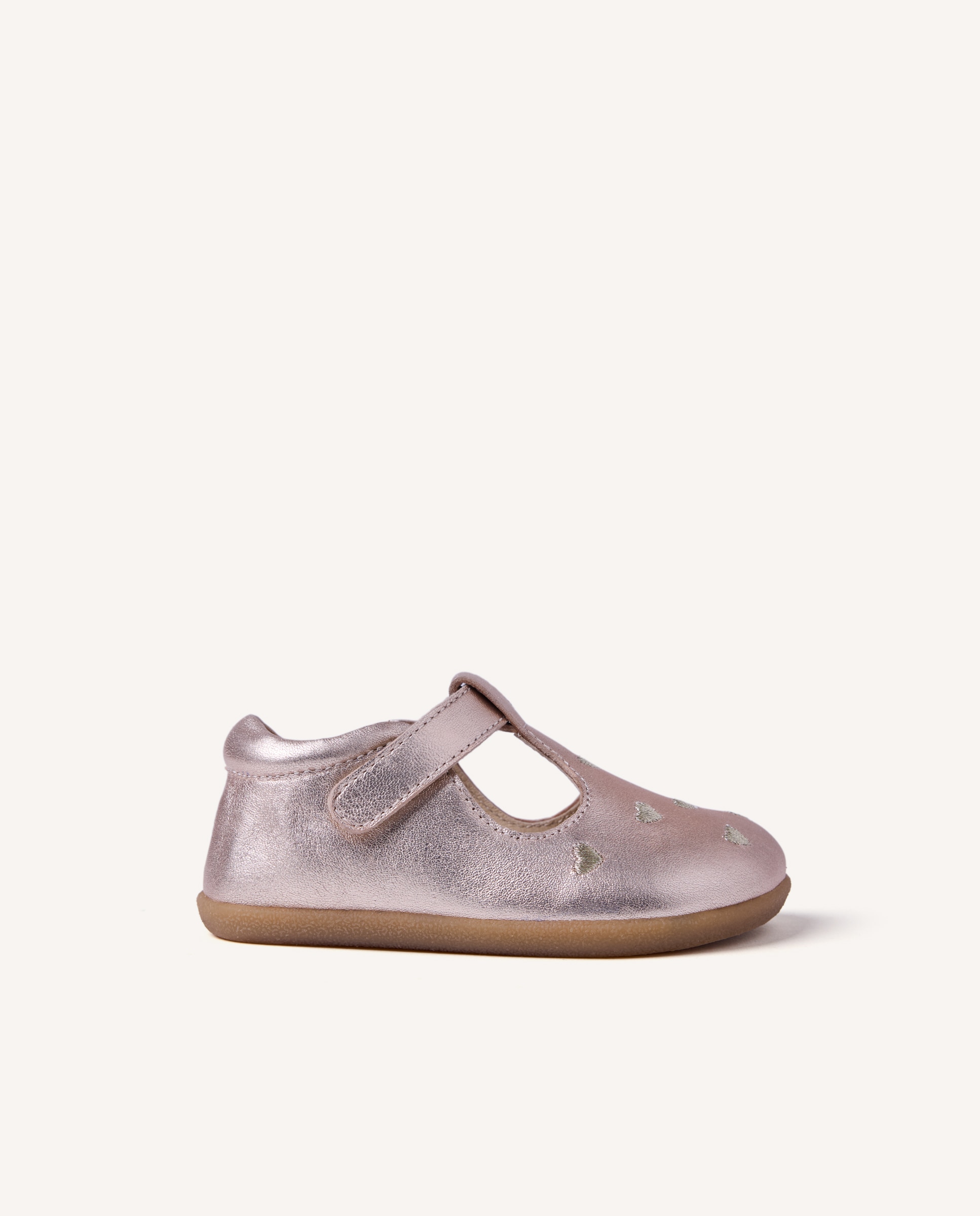 Imagen 0 de Merceditas de niña barefoot de piel metalizada con bordado de corazones al tono Oro