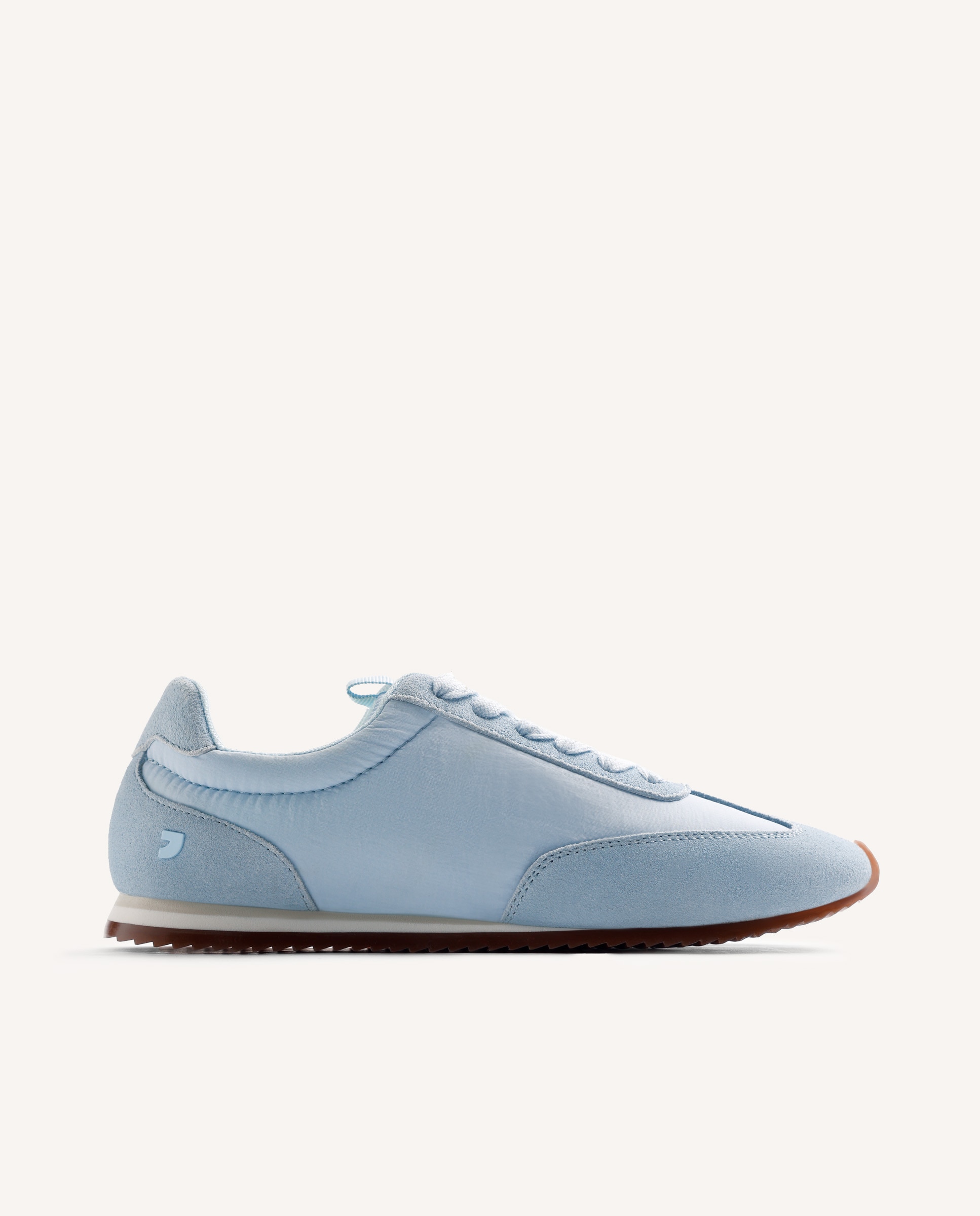 Zapatillas deportivas de mujer con satén y piel serraje