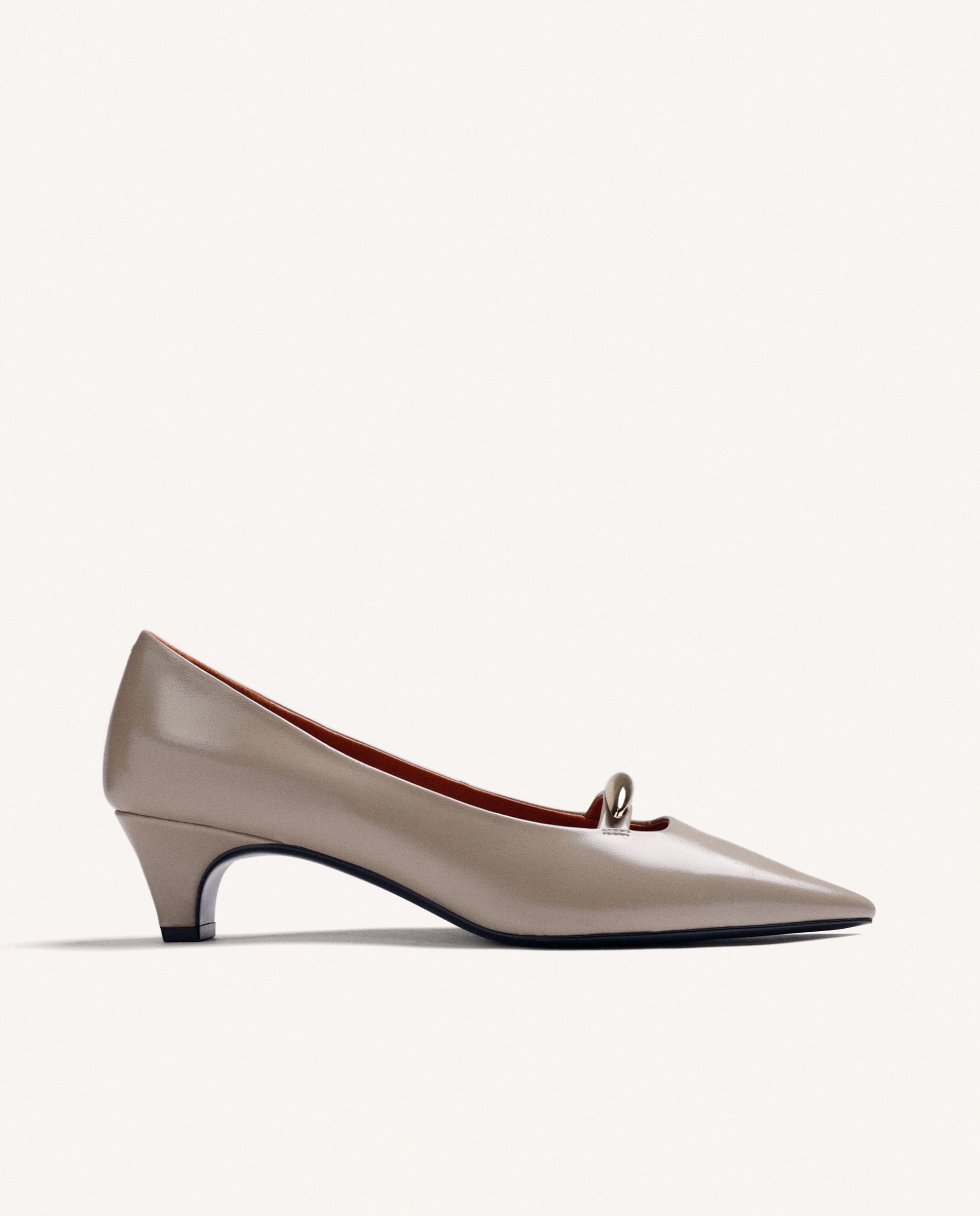 Zapatos de salón de mujer con acabado efecto charol y detalle metálico - Gioseppo - Topo Topo-1