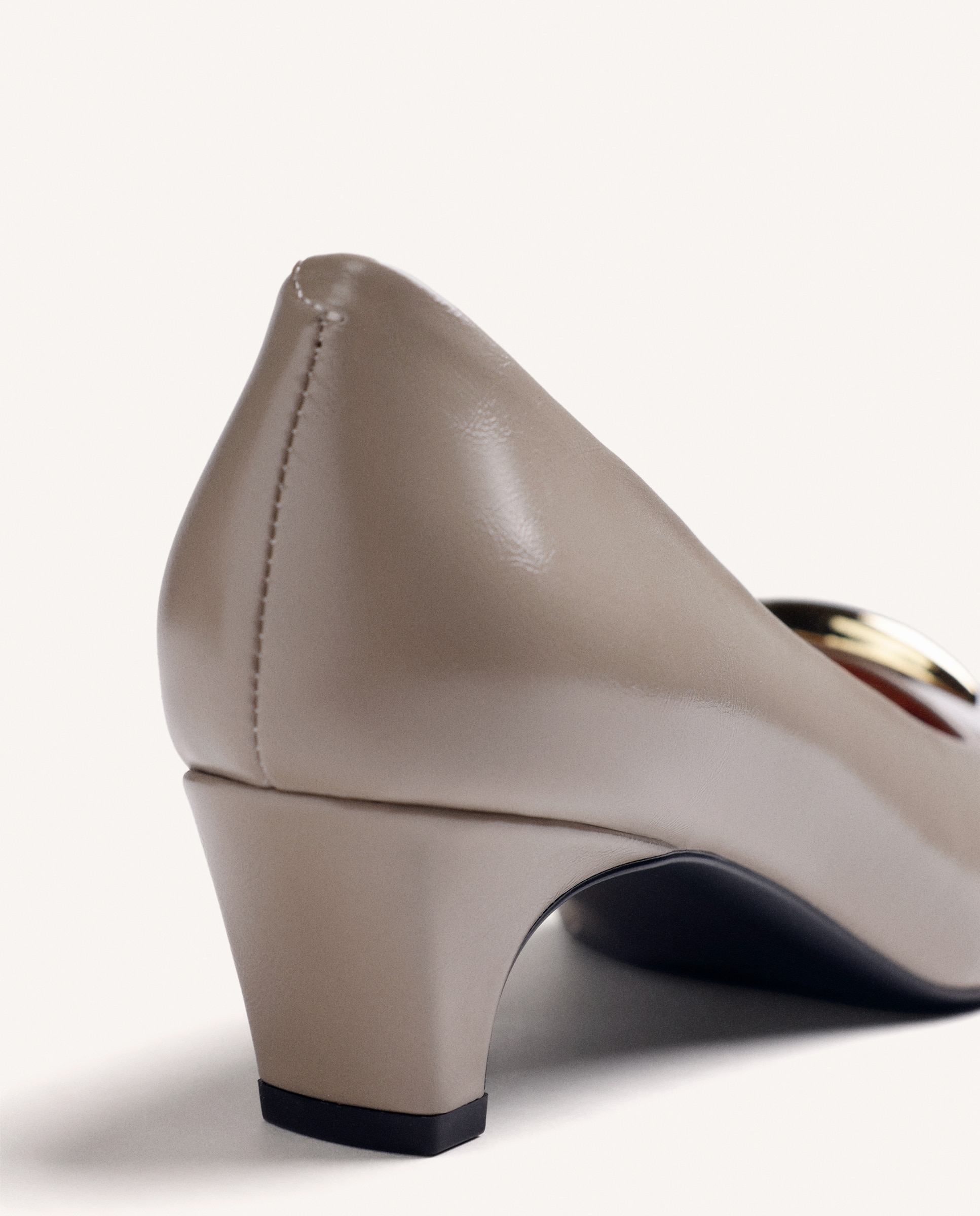 Zapatos de salón de mujer con acabado efecto charol y detalle metálico - Gioseppo - Topo Topo-4