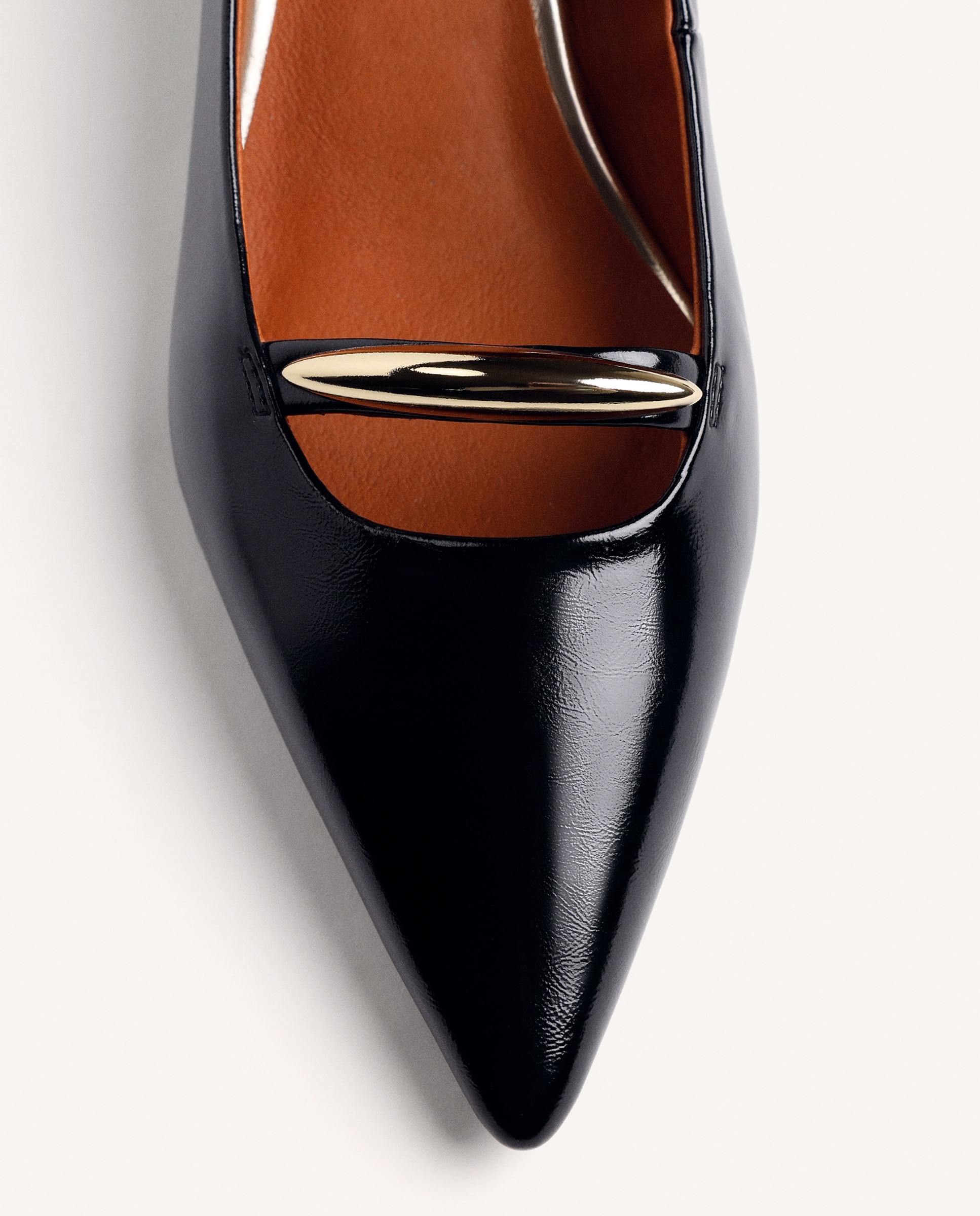 Zapatos de salón de mujer con acabado efecto charol y detalle metálico - Gioseppo - Negro Negro-2