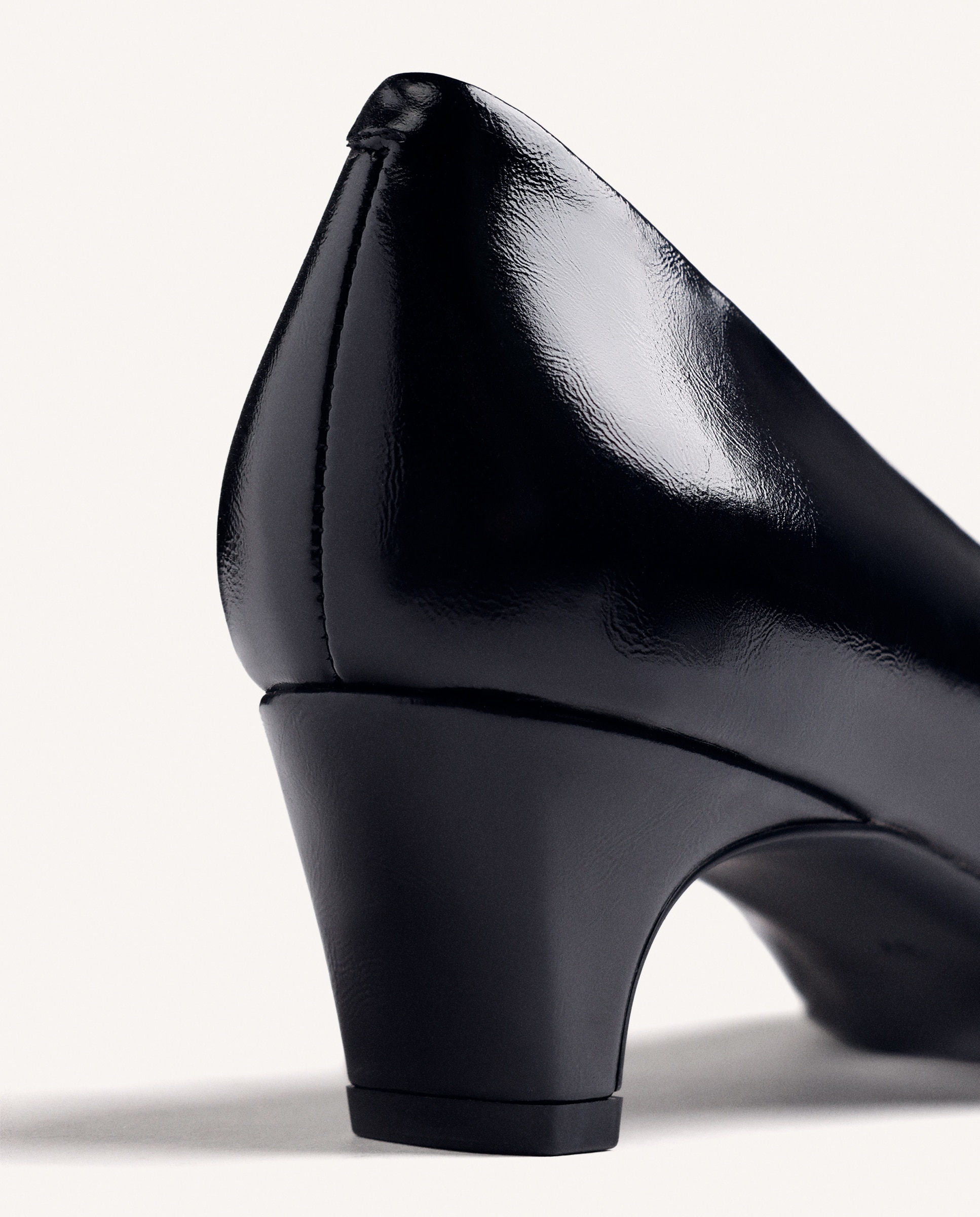 Zapatos de salón de mujer con acabado efecto charol y detalle metálico - Gioseppo - Negro Negro-4