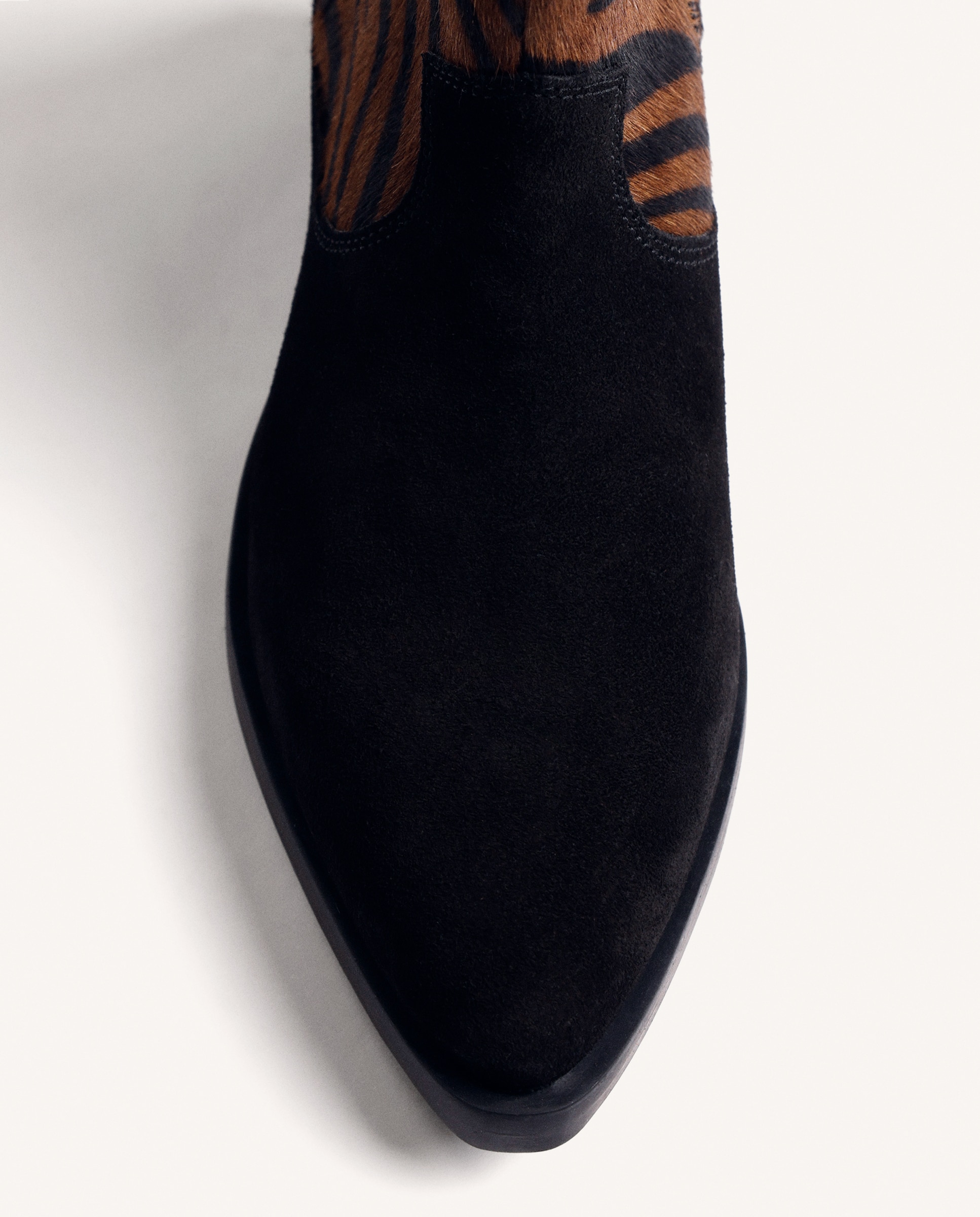 Botines básicos de mujer de piel serraje con punta ovalada y tacón cubano - Gioseppo - Estampado Estampado-3