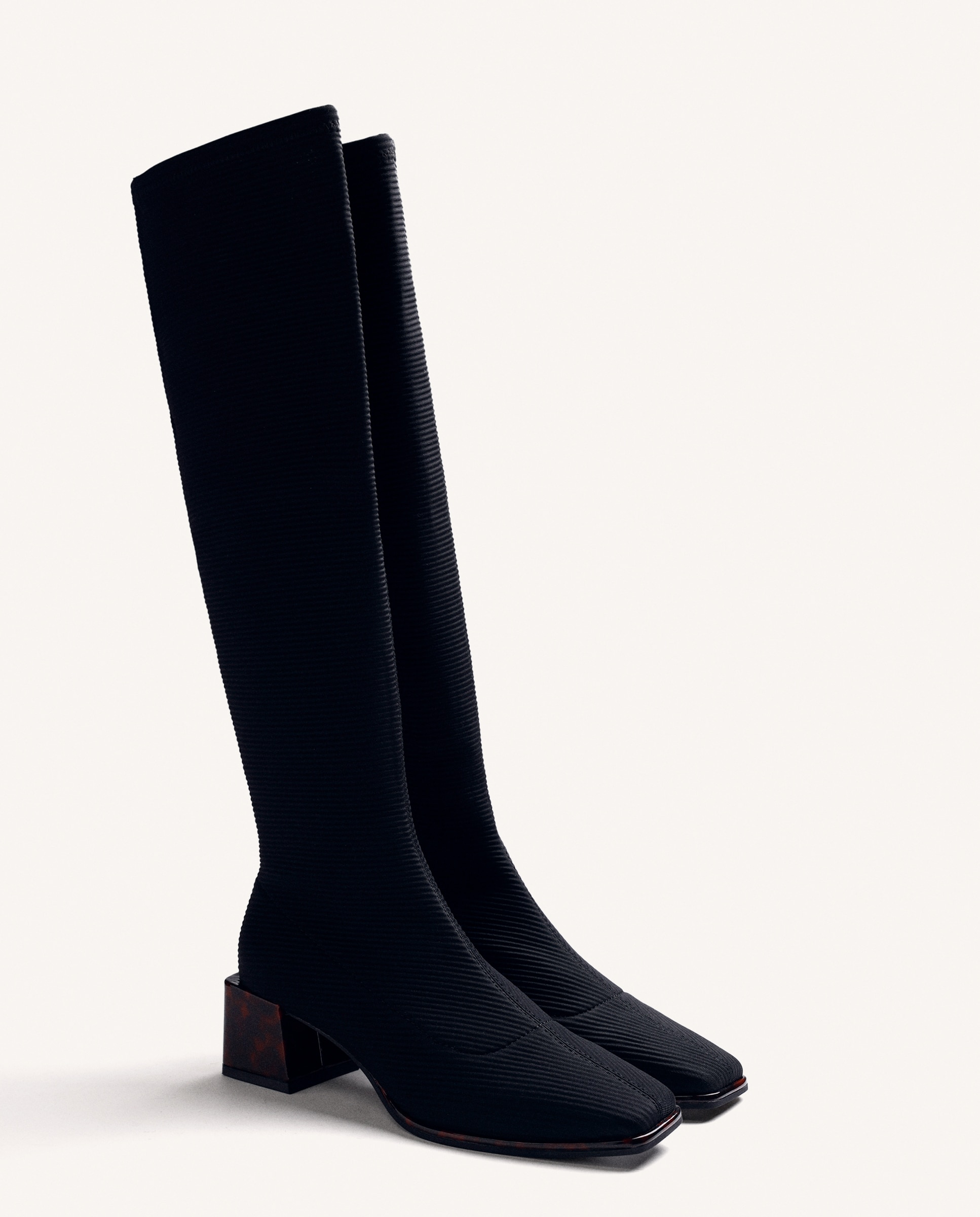 Botas básicas de mujer con caña alta tipo calcetíny tacón tipo bloque con efecto carey - Gioseppo - Negro Negro-2