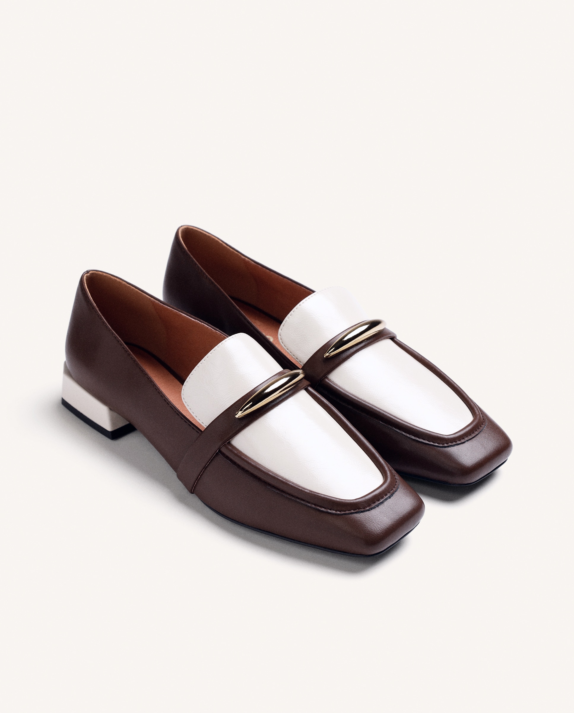 Imagen 3 de Mocasines de mujer de piel con adorno metalizado y plantilla acolchada - Gioseppo - Marrón Marrón