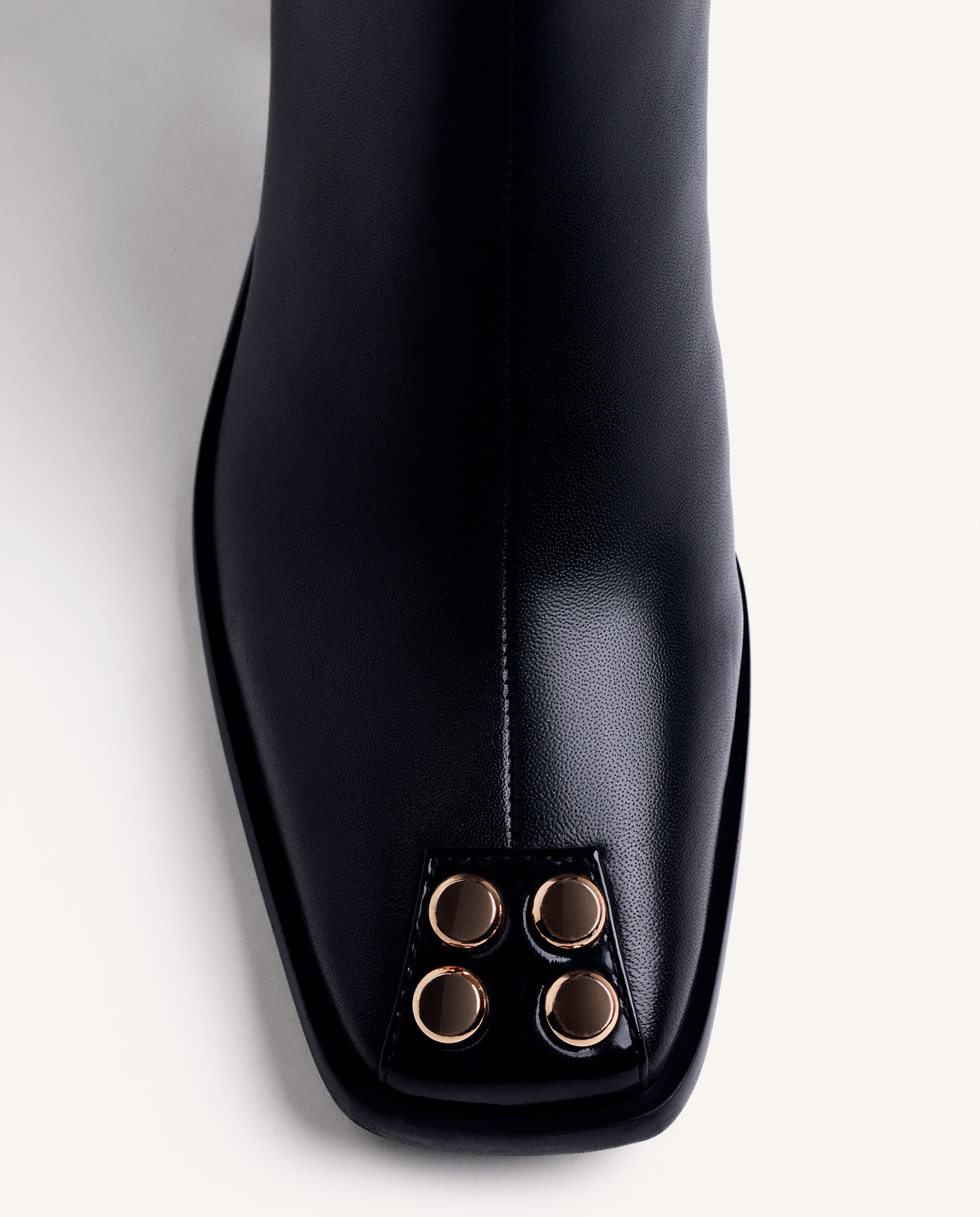 Botines básicos de mujer de piel con detalle de tachas - Gioseppo - Negro Negro-2