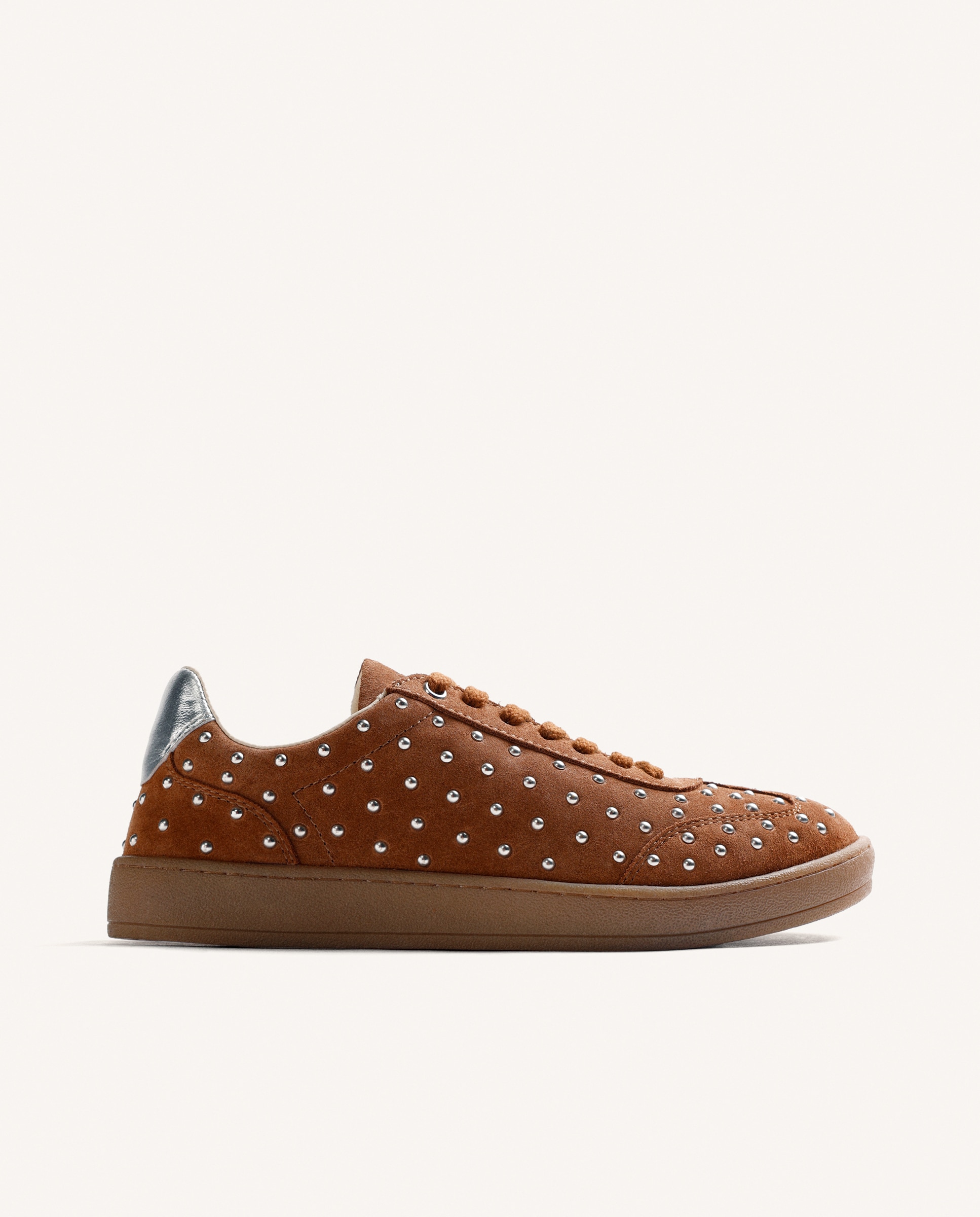 Zapatillas deportivas de mujer de piel serraje con con set de tachas y acentos metalizados - Gioseppo - Cuero Cuero-1