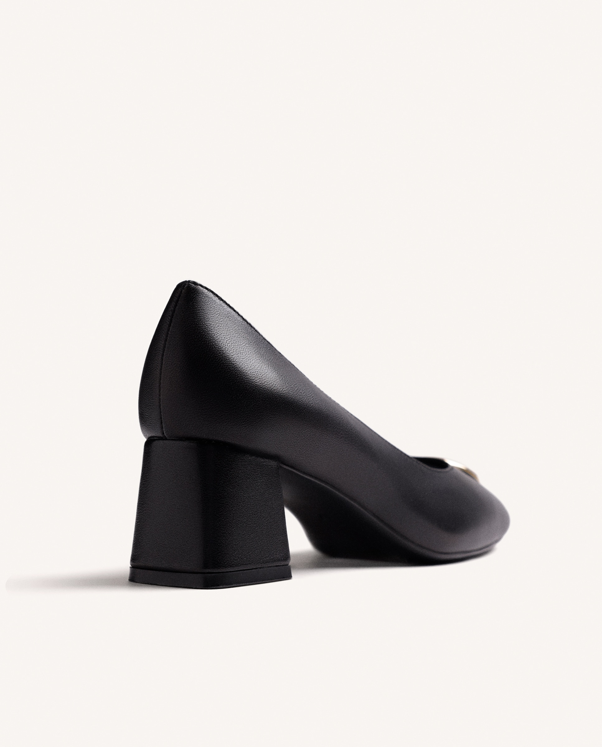 Imagen 4 de Zapatos de salón de mujer con detalle de joya - Gioseppo - Negro Negro