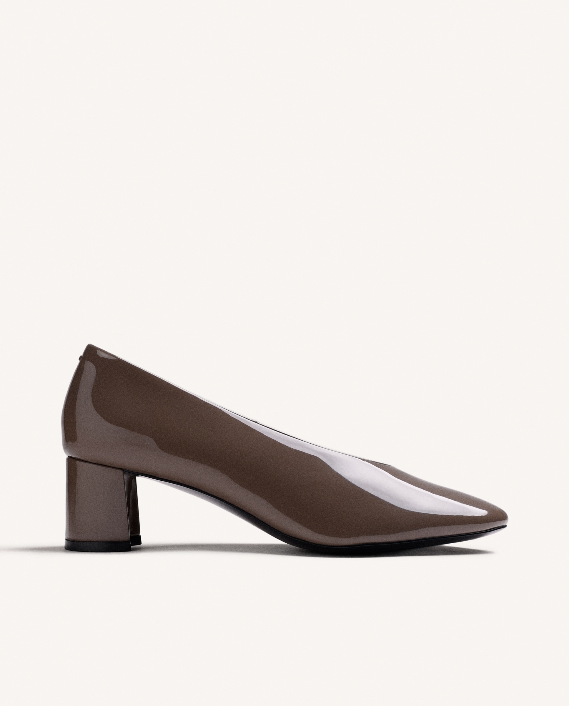 Zapatos de salón de mujer con acabado efecto charol y detalle metálico - Gioseppo - Topo Topo-1