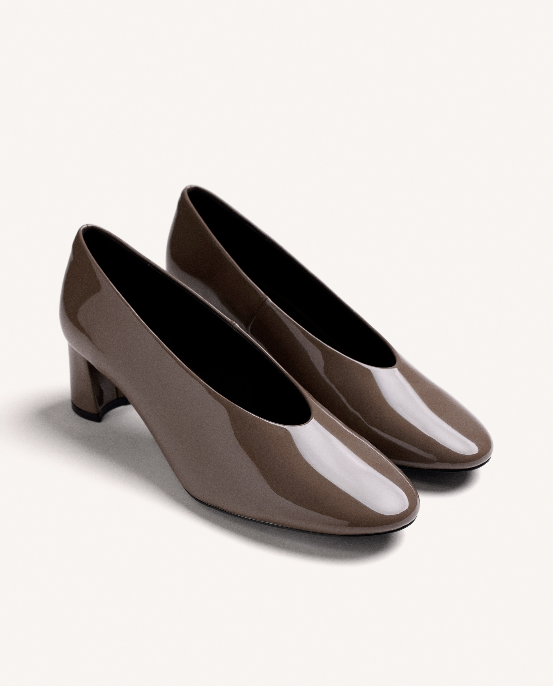 Zapatos de salón de mujer con acabado efecto charol y detalle metálico - Gioseppo - Topo Topo-4