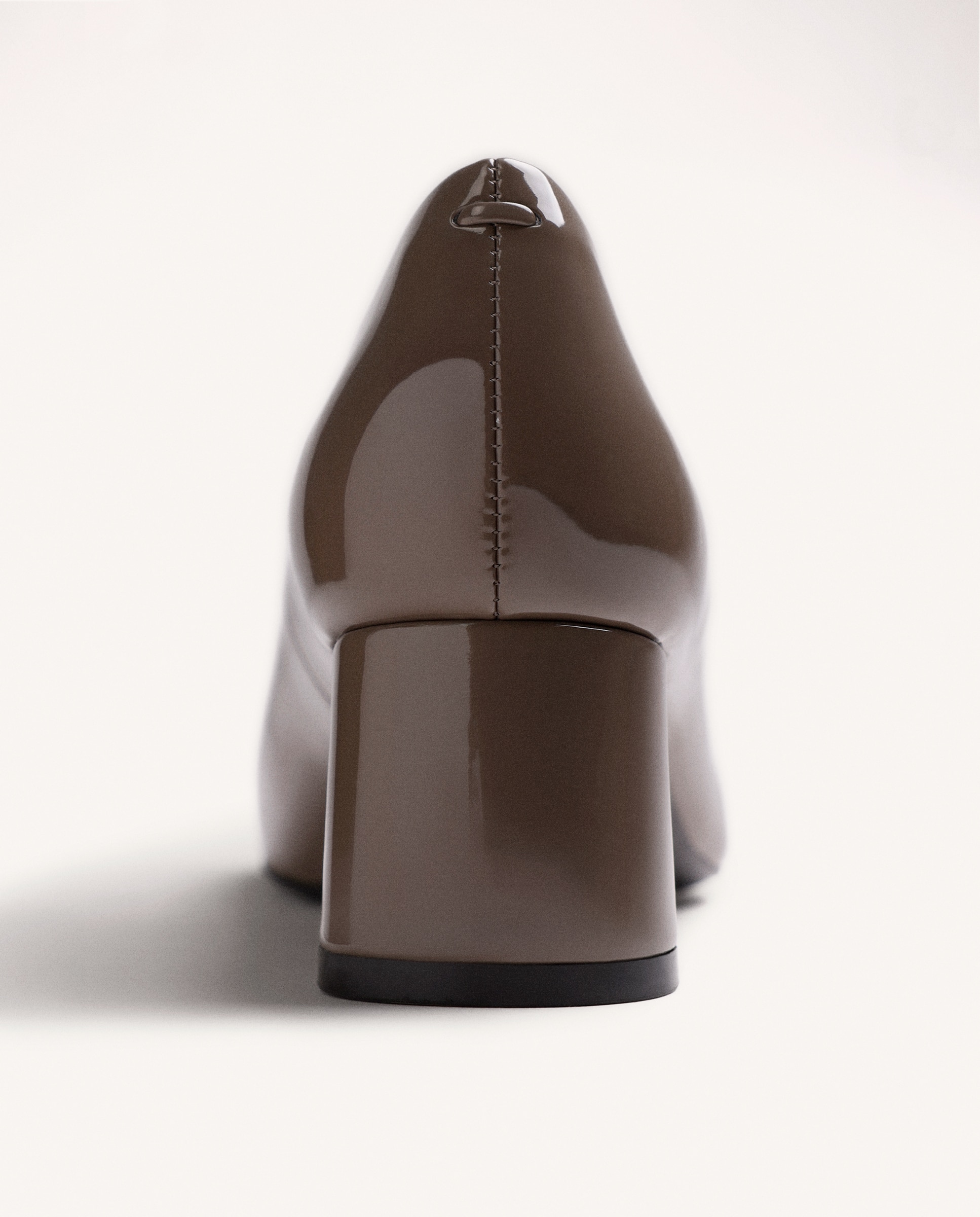 Zapatos de salón de mujer con acabado efecto charol y detalle metálico - Gioseppo - Topo Topo-5