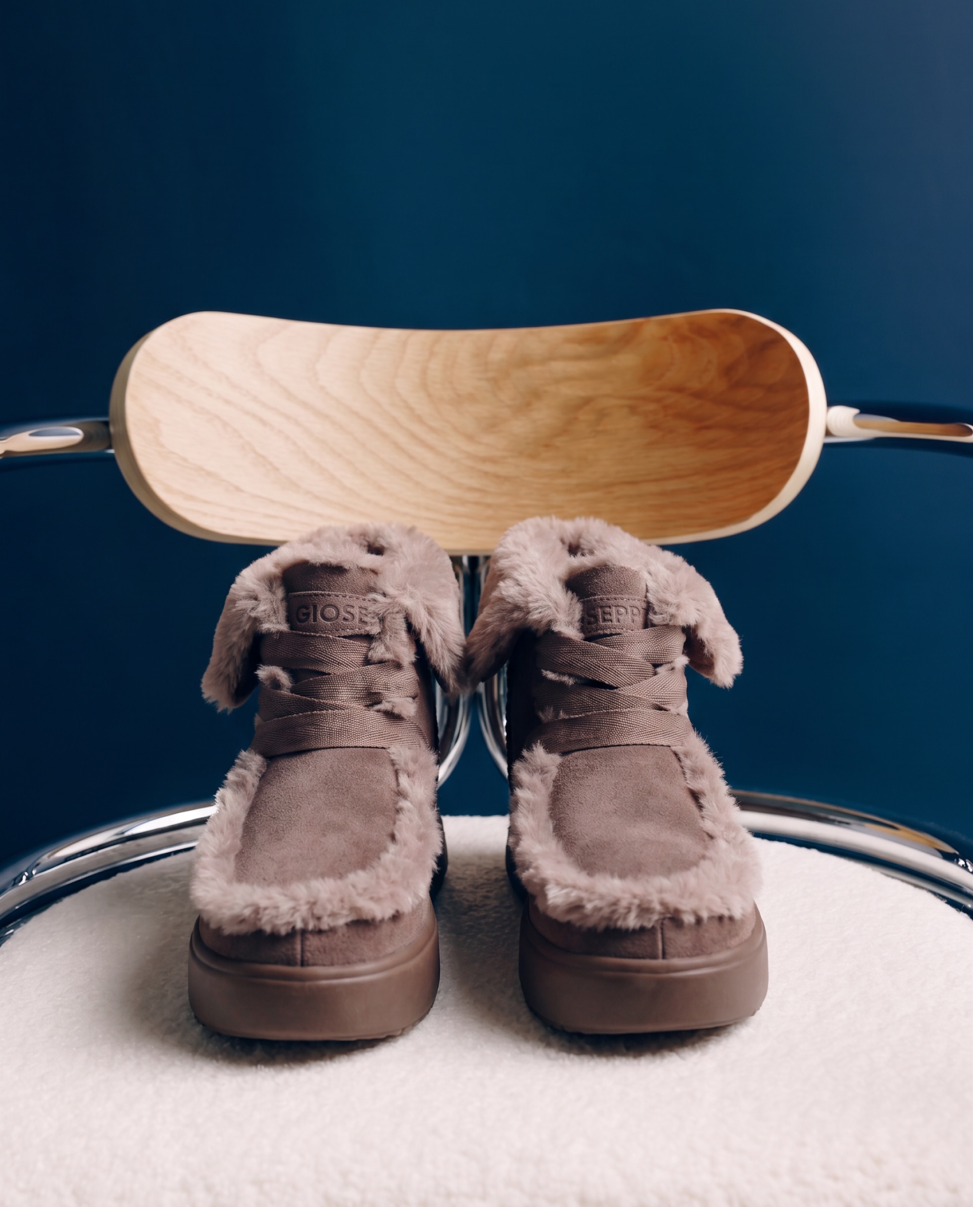 Botas de pelo de mujer estilo australianas de piel serraje con collarín y ribete de pelo - Gioseppo - Topo Topo-5