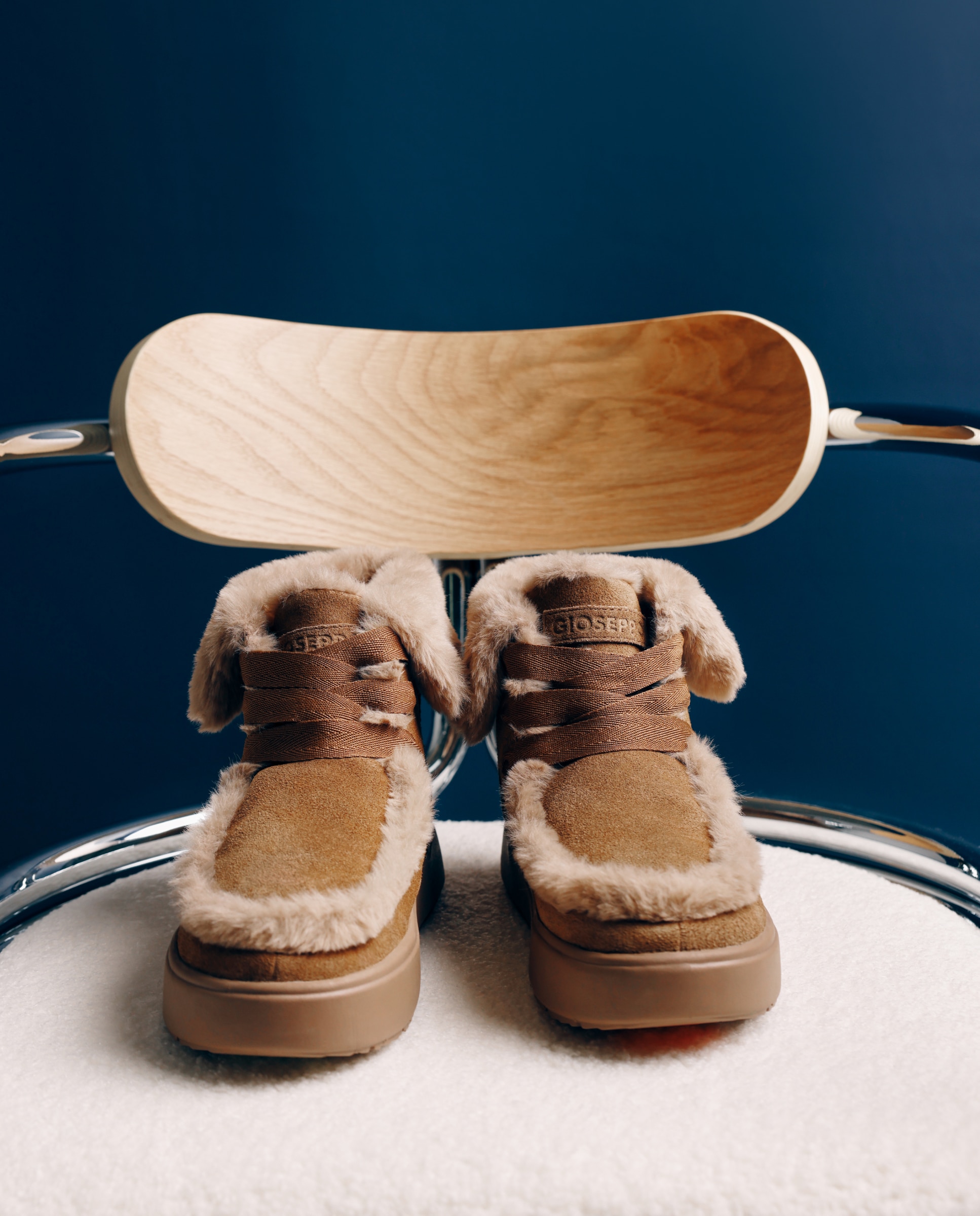 Botas de pelo de mujer estilo australianas de piel serraje con collarín y ribete de pelo - Gioseppo - Cuero Cuero-5