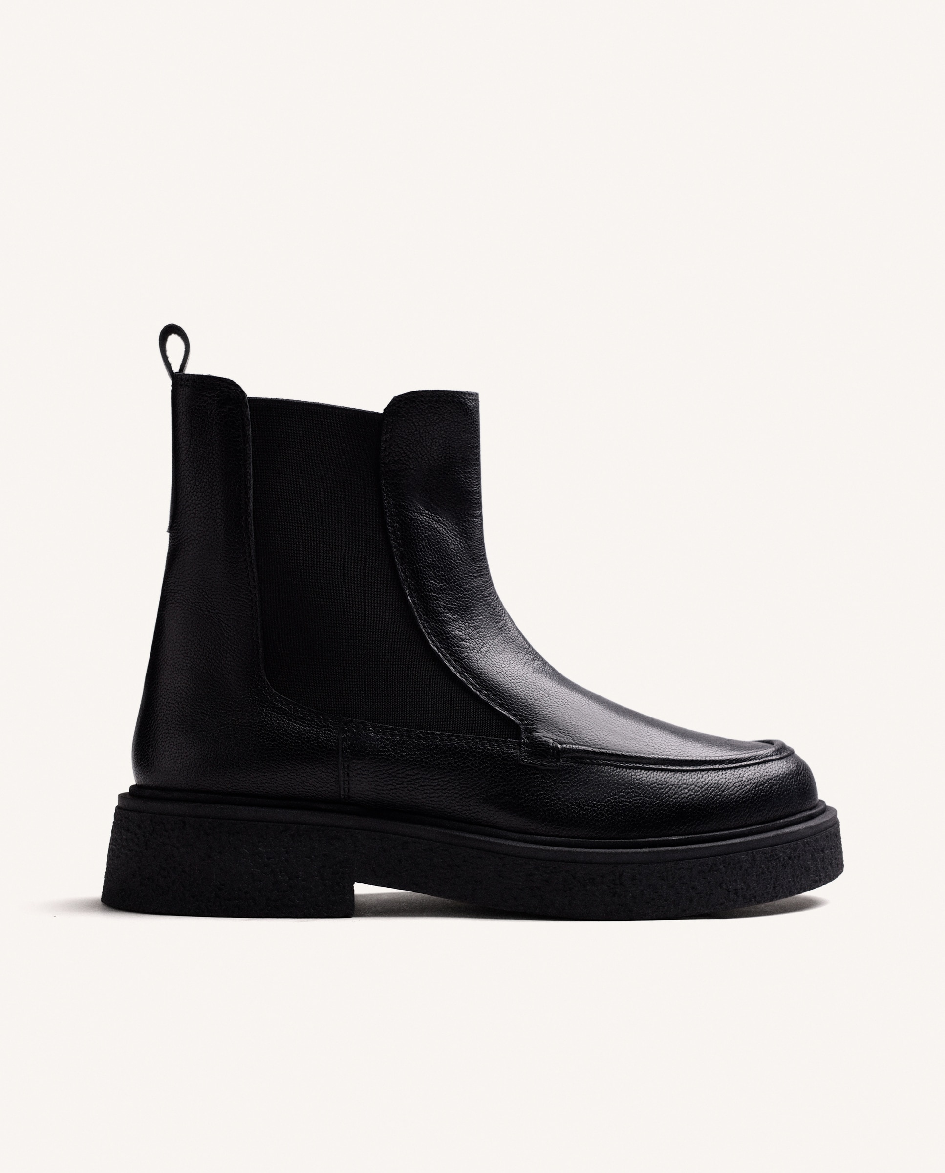 Botines básicos de mujer tipo chelsea de piel con elásticos laterales - Gioseppo - Negro Negro-1