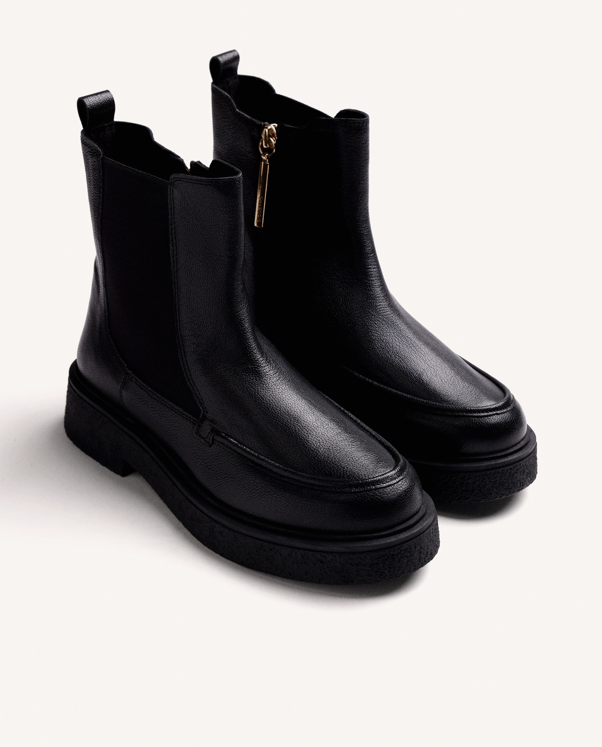 Botines básicos de mujer tipo chelsea de piel con elásticos laterales - Gioseppo - Negro Negro-3