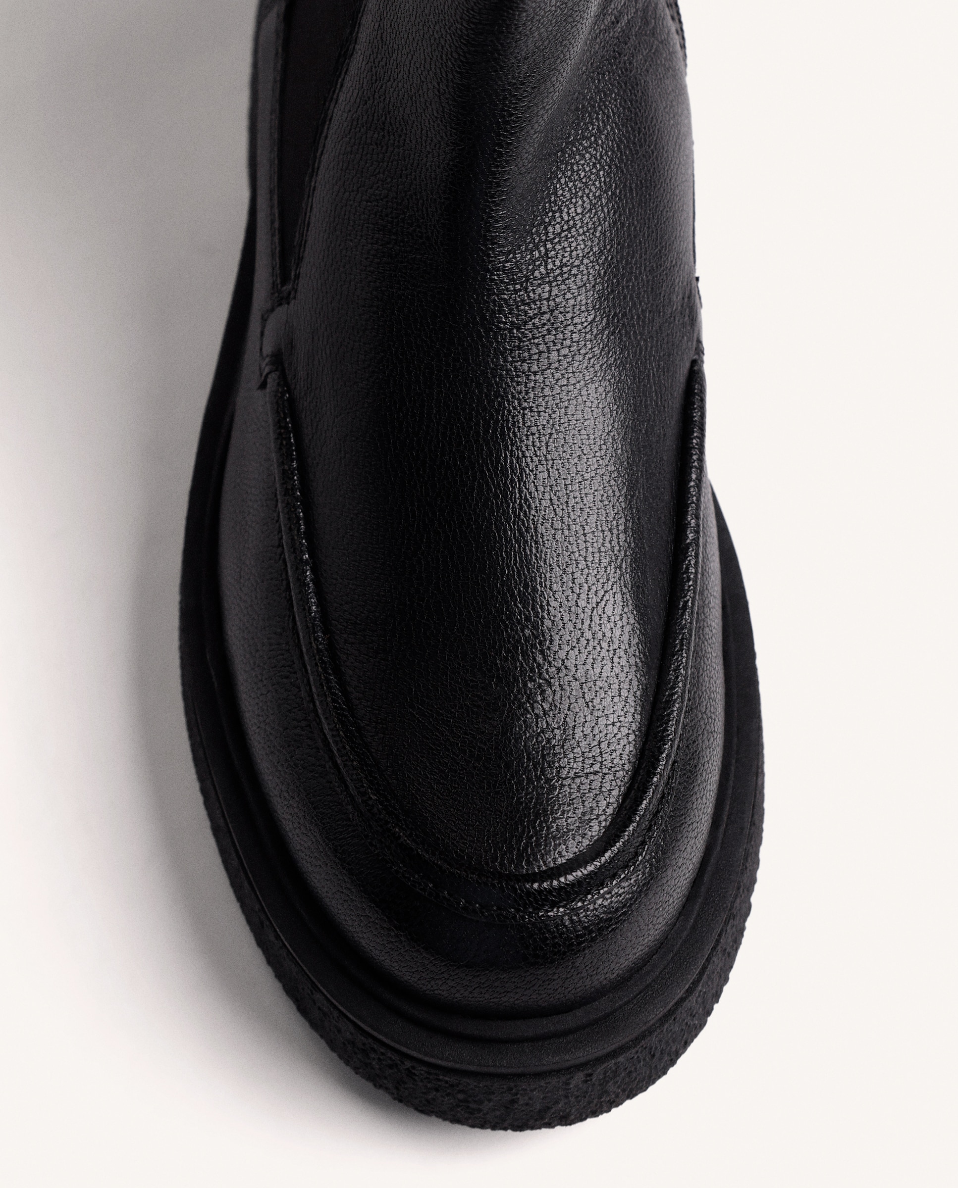 Botines básicos de mujer tipo chelsea de piel con elásticos laterales - Gioseppo - Negro Negro-2