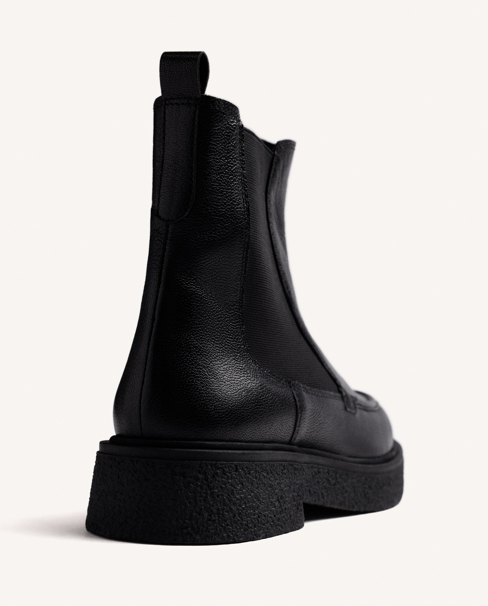 Botines básicos de mujer tipo chelsea de piel con elásticos laterales - Gioseppo - Negro Negro-4