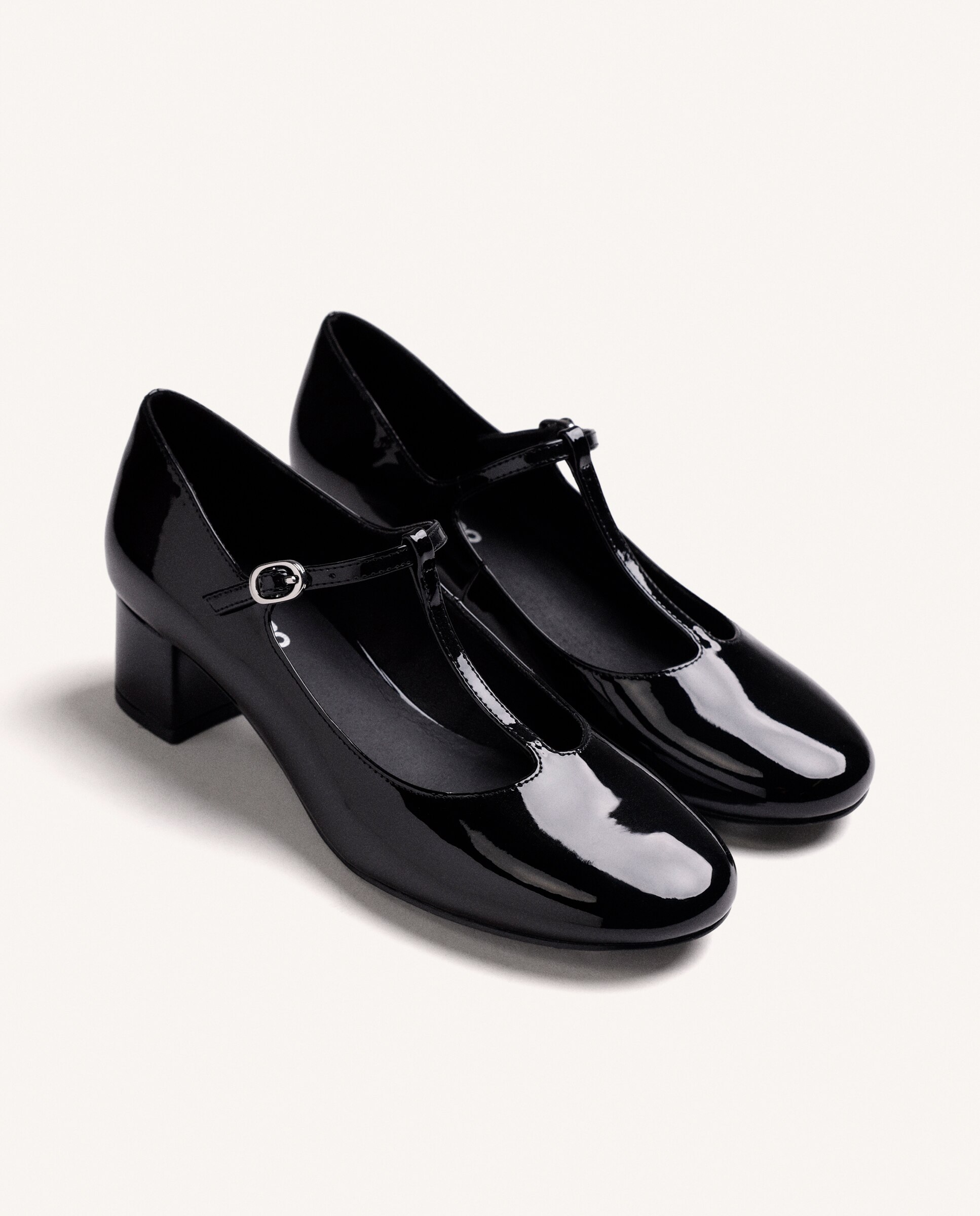 Imagen 3 de Zapatos de salón de mujer estilo mary-jane con acabado en efecto charol - Gioseppo - Negro Negro