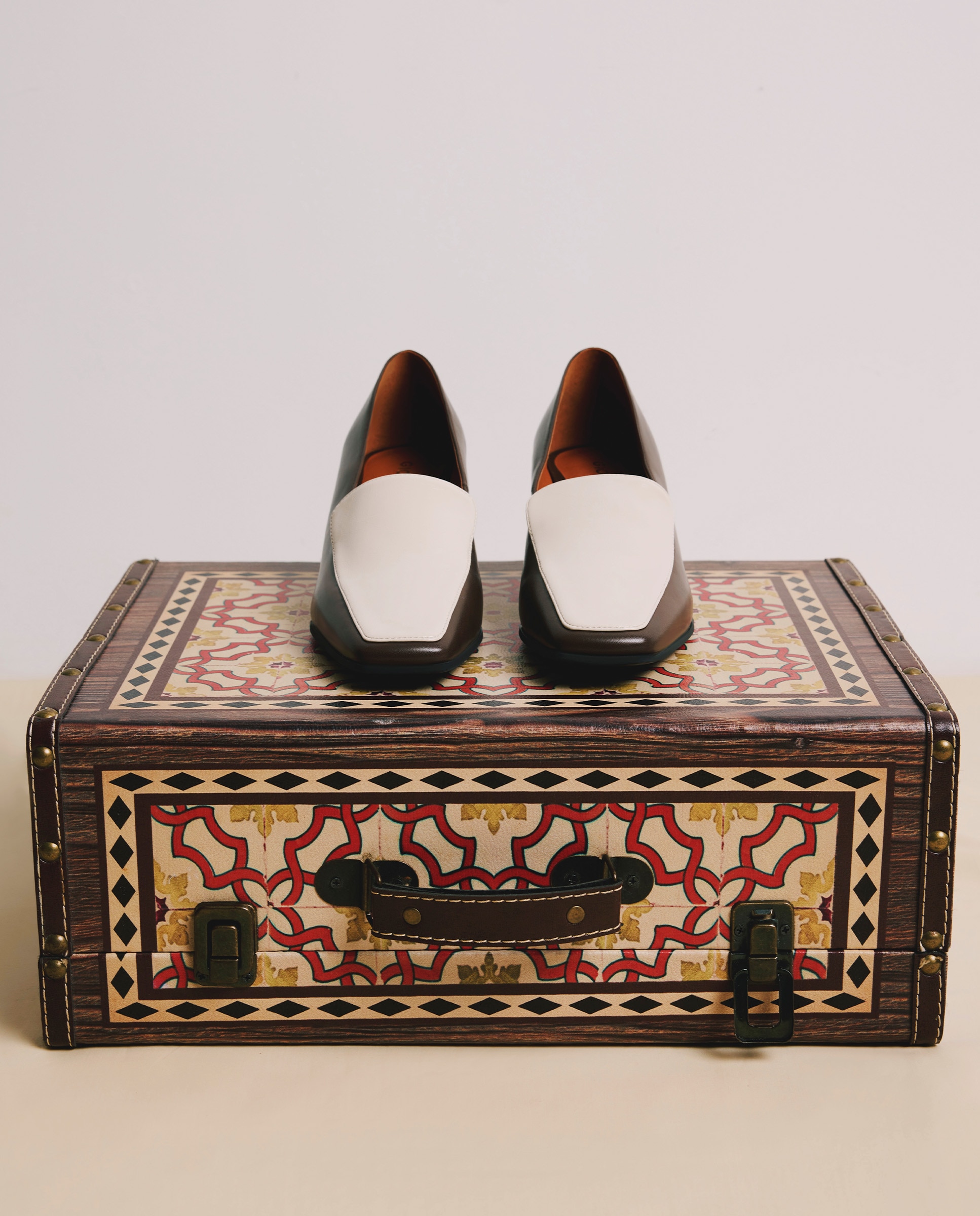 Zapatos de salón de mujer con empeine en contraste - Gioseppo - Marrón Marrón-5