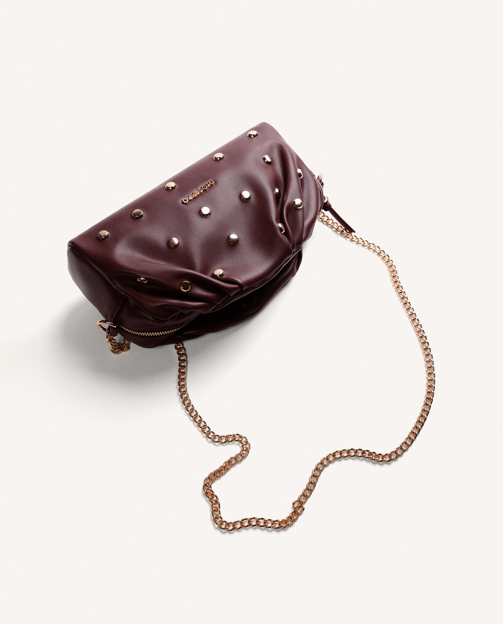 Bolso tipo bandolera efecto arrugado y detalle de tachas con cierre magnético y cremallera - Gioseppo - Burdeos Burdeos-4