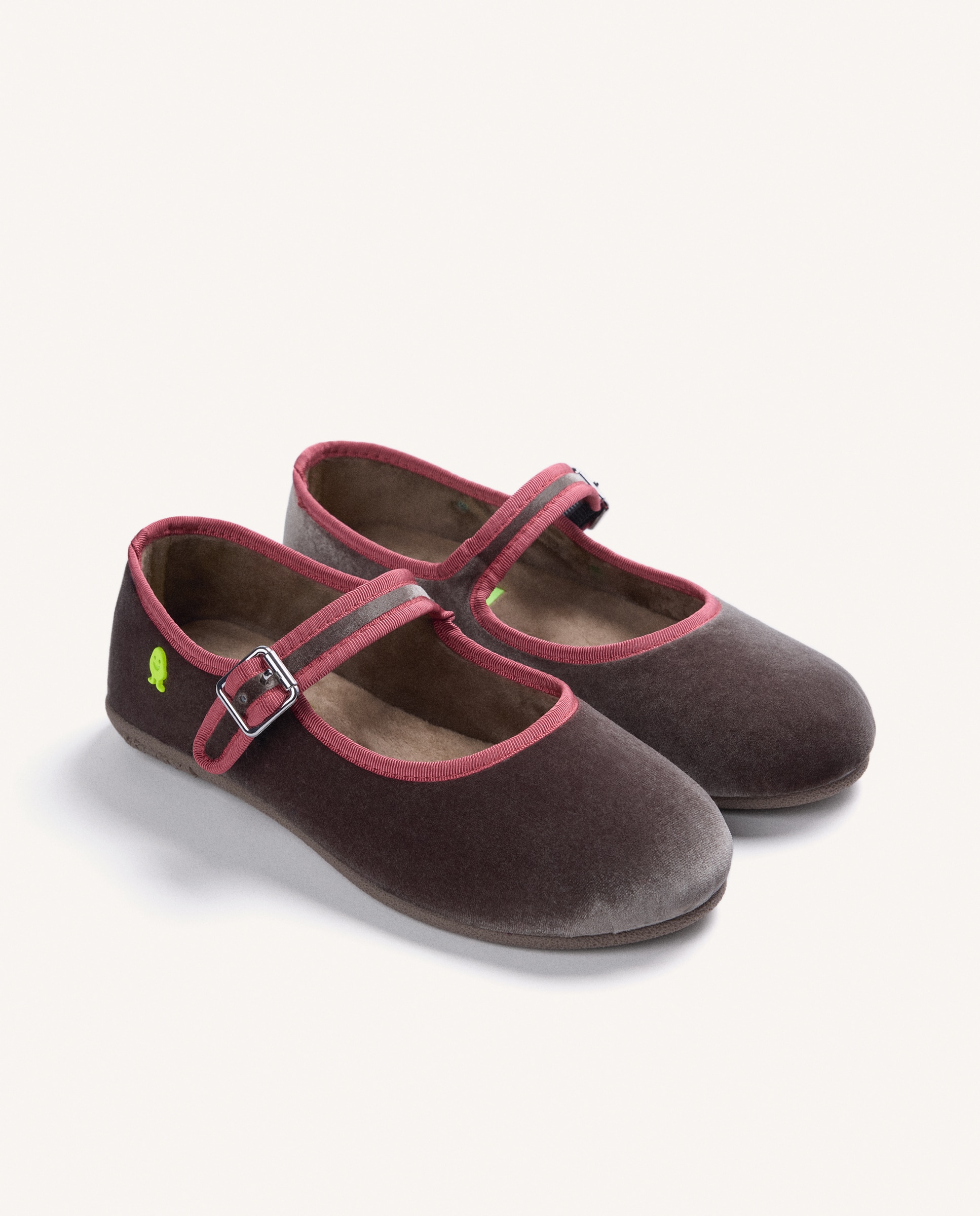 Imagen 4 de Zapatillas de casa de mujer tipo bailarinas mary-jane de terciopelo - Hot Potatoes - Topo Topo