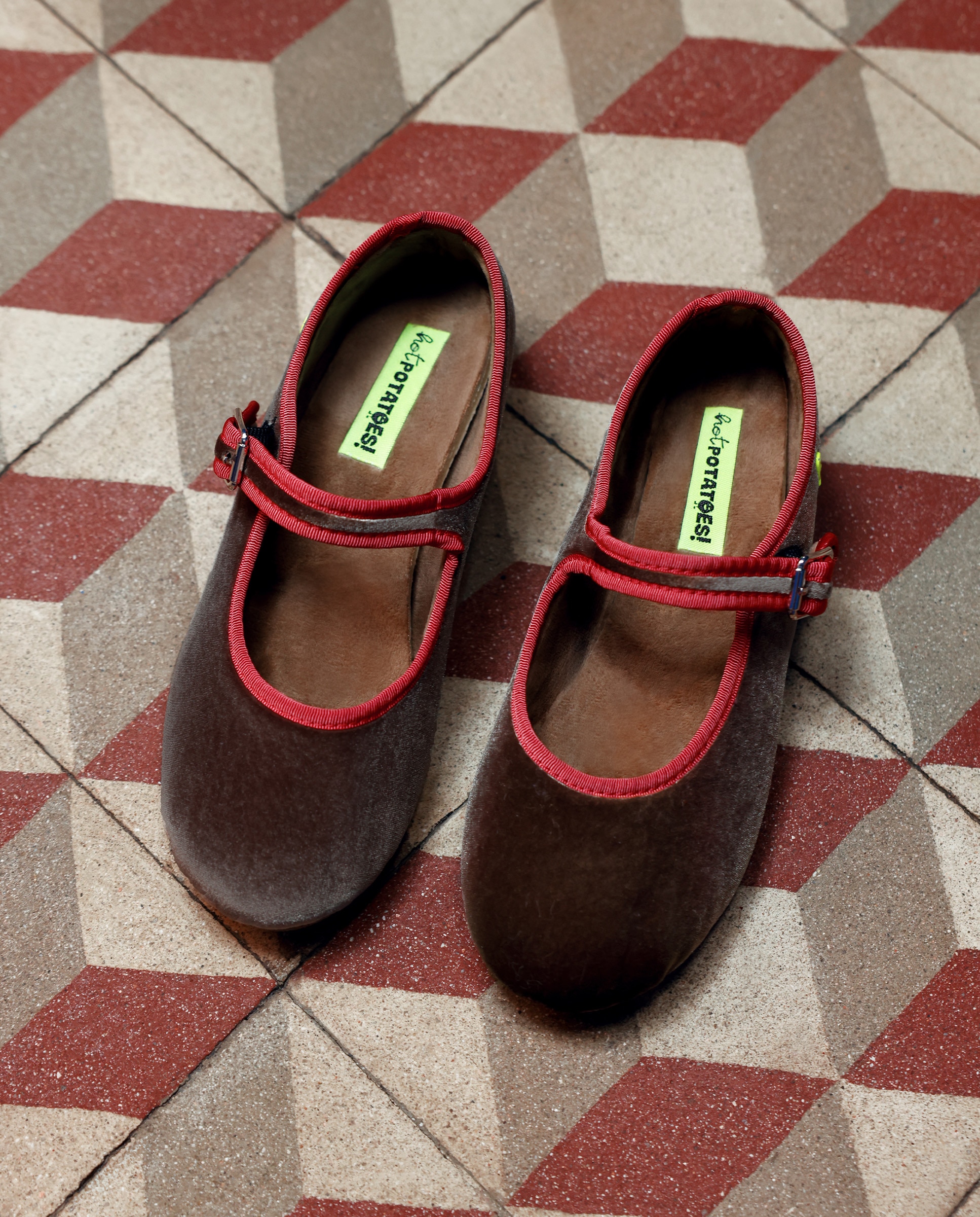 Imagen 7 de Zapatillas de casa de mujer tipo bailarinas mary-jane de terciopelo - Hot Potatoes - Topo Topo