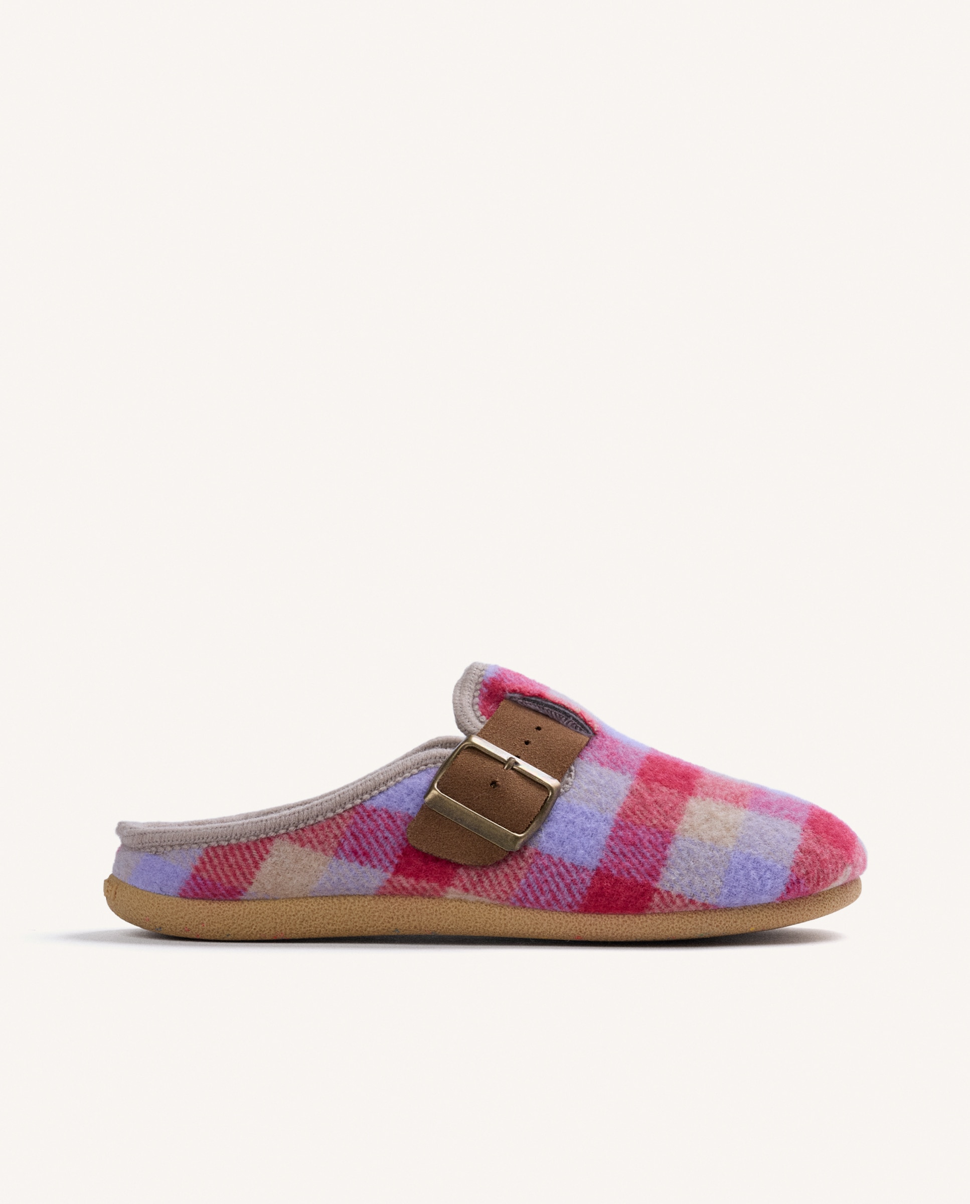 Imagen 0 de Zapatillas de casa de mujer tipo zuecos con estampado de cuadros y contraste de colores Malva