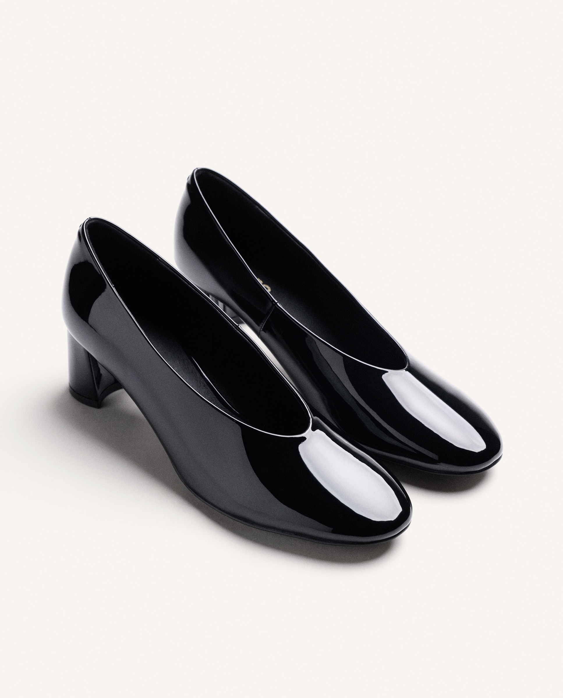 Zapatos de salón de mujer con acabado efecto charol y detalle metálico - Gioseppo - Negro Negro-4
