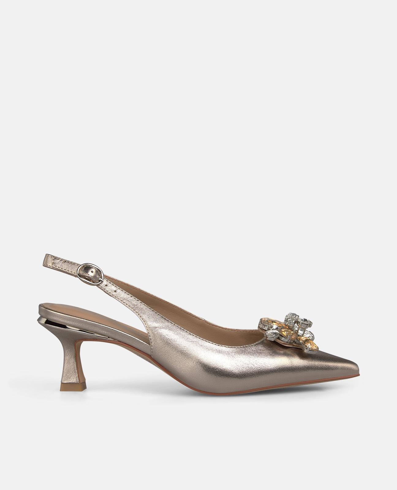 Zapatos de salón de mujer en piel destalonados efecto metalizado con detalle joya - Alma en Pena - Dorado Dorado-1
