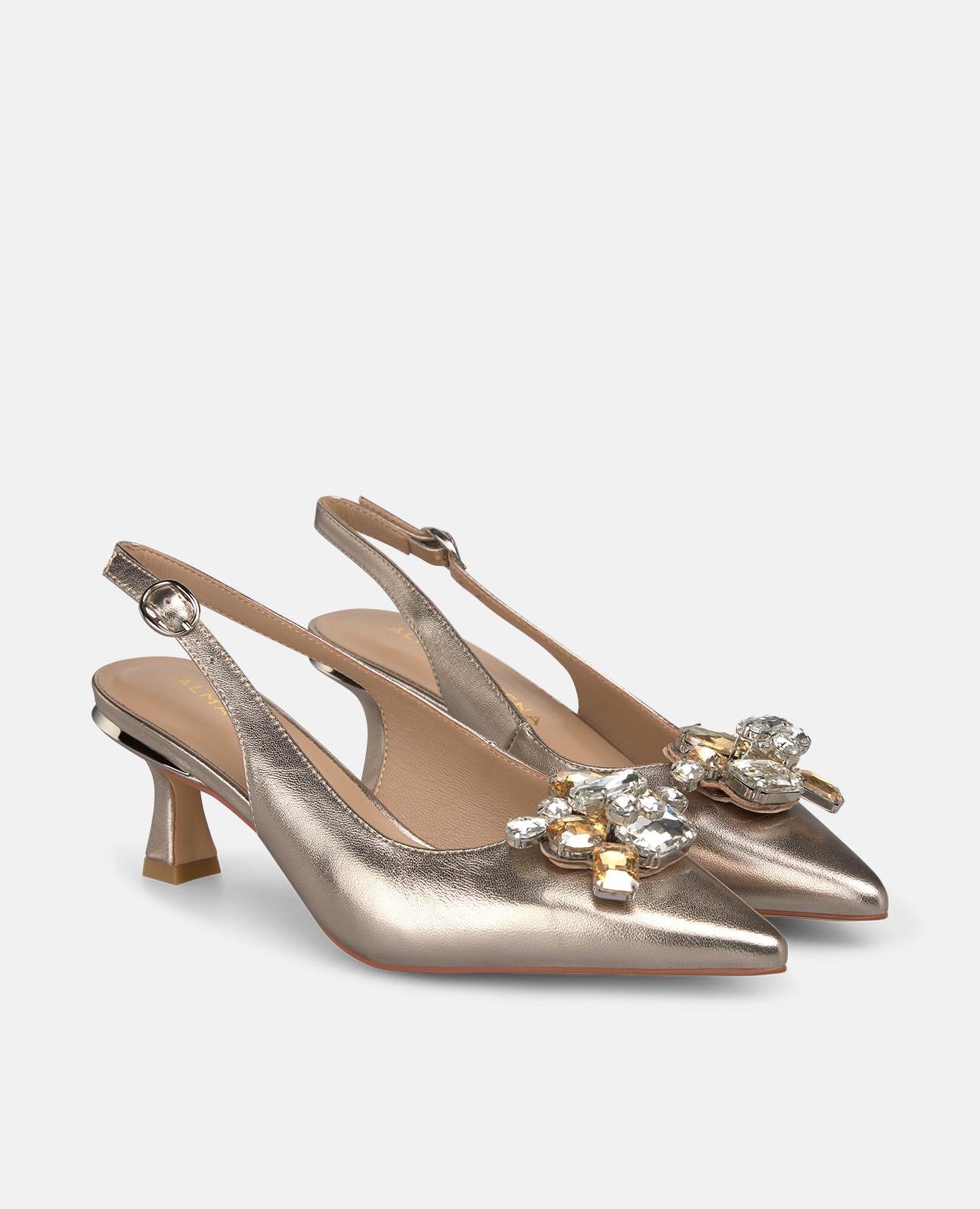 Zapatos de salón de mujer en piel destalonados efecto metalizado con detalle joya - Alma en Pena - Dorado Dorado-4