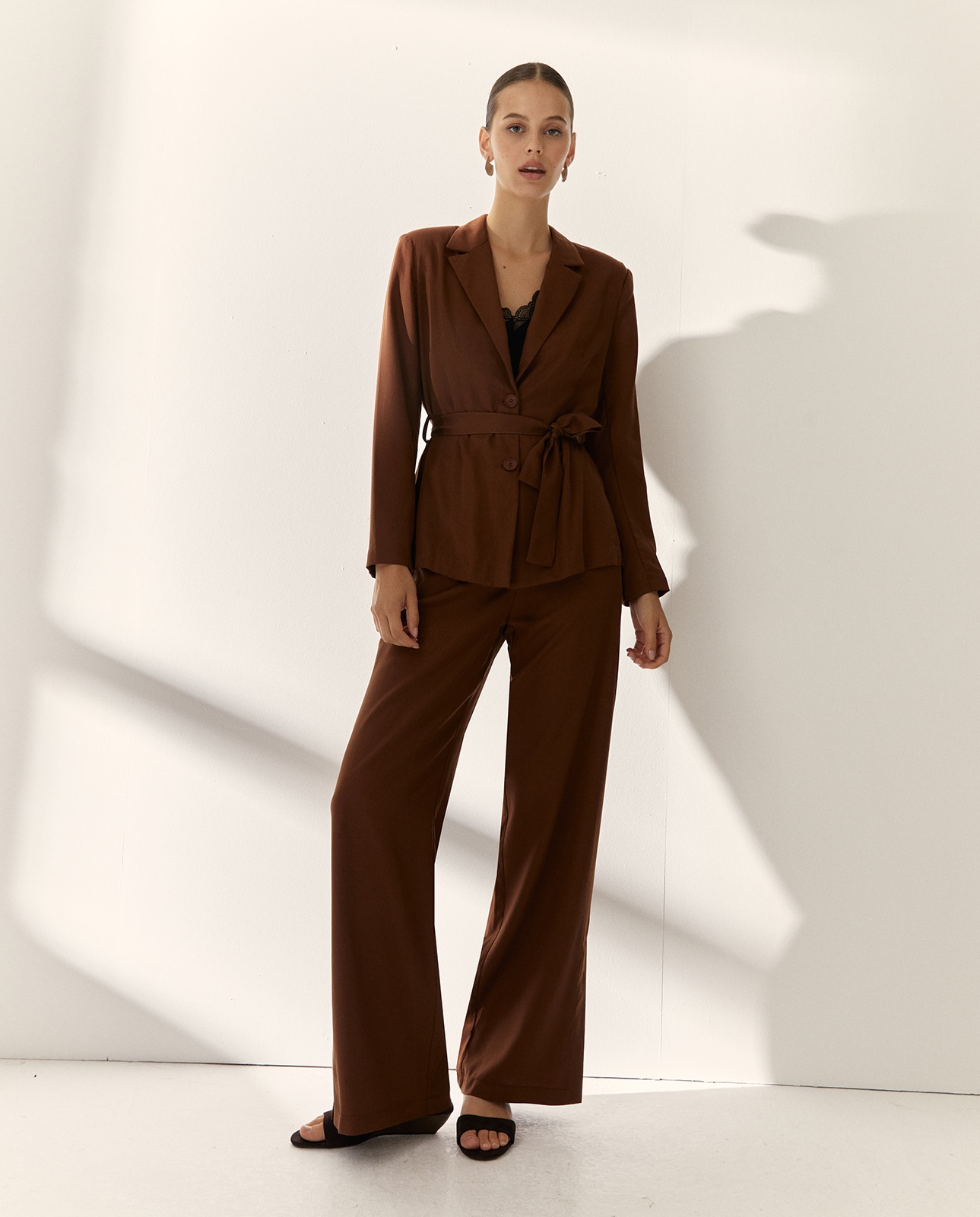 Paz Torras - Blazer de mujer con cintturón.
