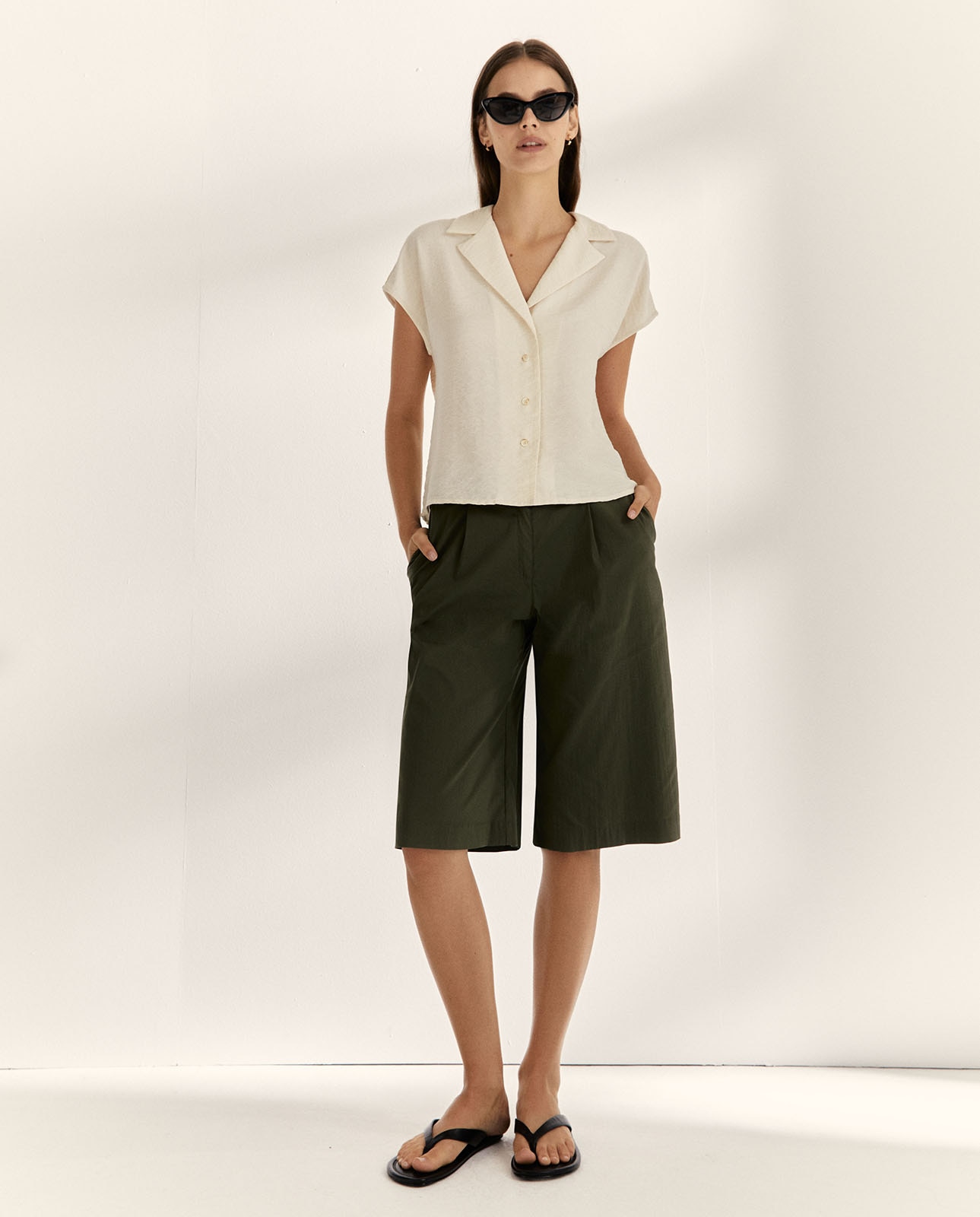 Bermuda de mujer con pinzas