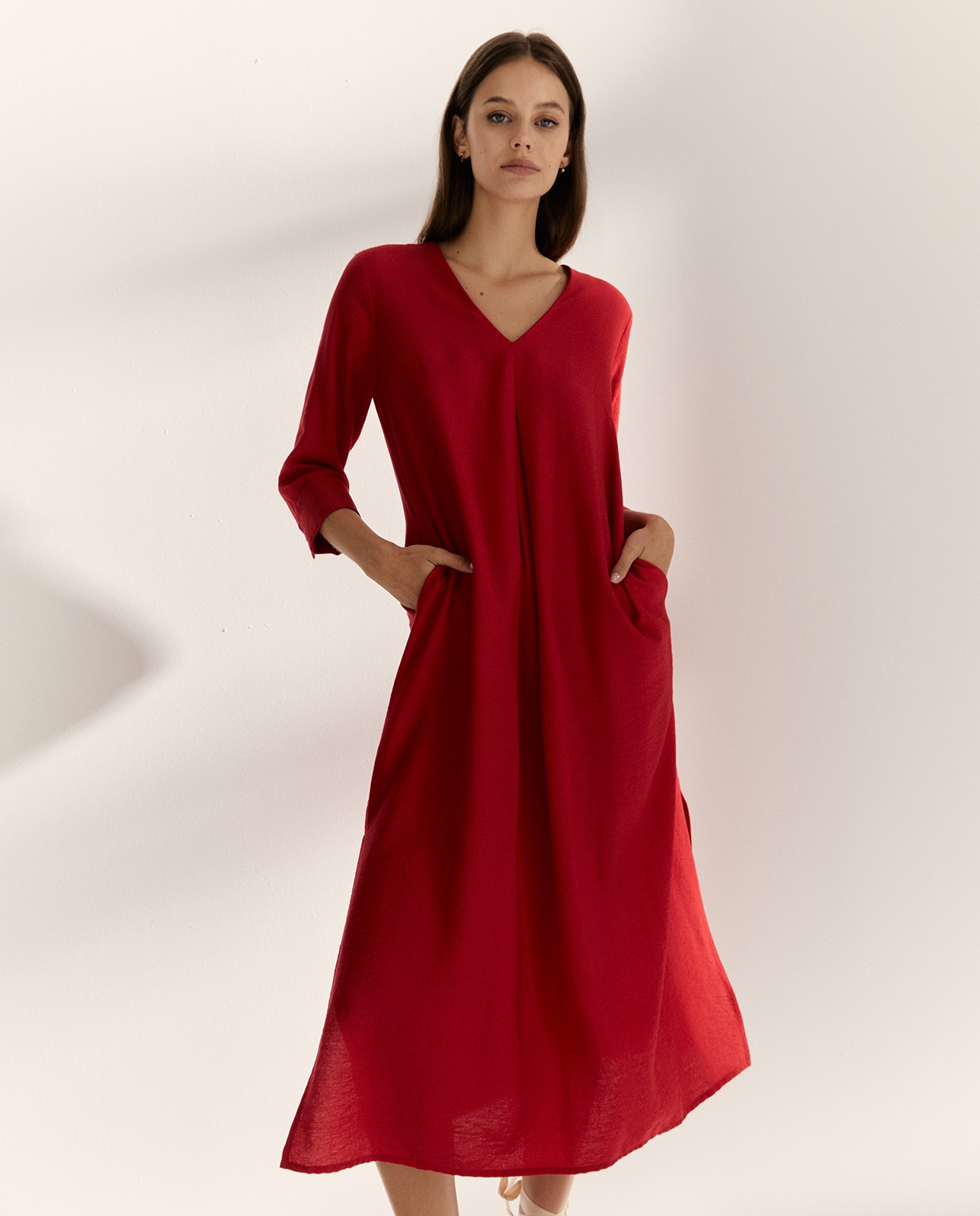 Paz Torras - Vestido largo cuello pico manga francesa.